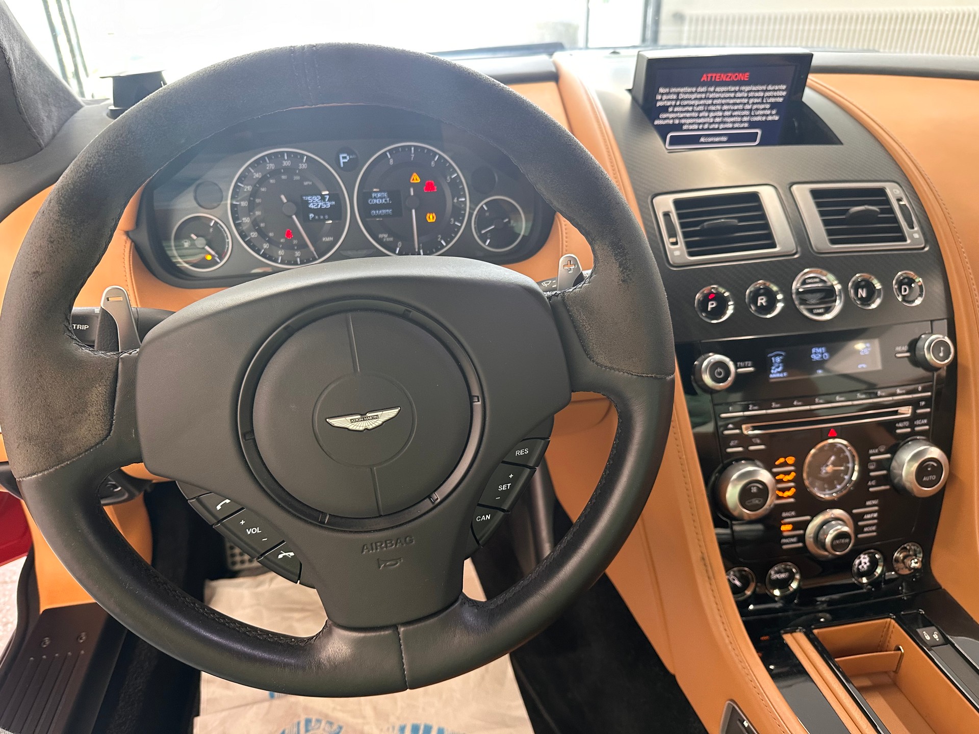 ASTON MARTIN DBS CARBON EDITION 1/200PZ-image-12