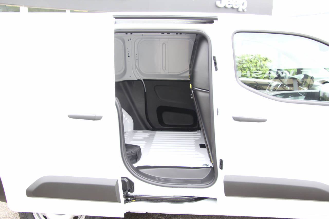 FIAT E-Doblo Kaw. L1 50 kWh Easy Pro-image-6