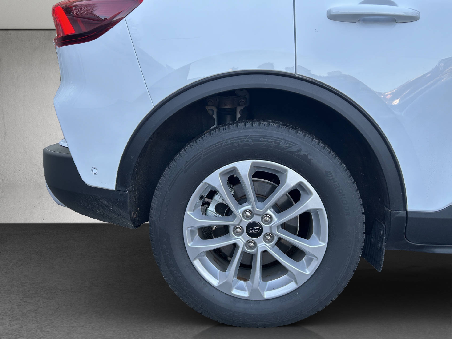 FORD Kuga 2.5 Plug-in Hybrid Titanium-image-25