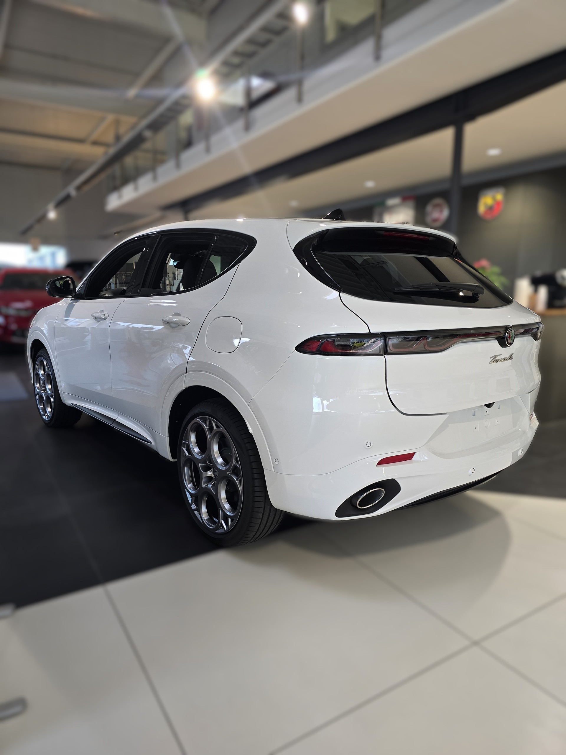 ALFA ROMEO Tonale 1.3 Plug-in-Hybrid Q4 Tributo Italiano-image-2