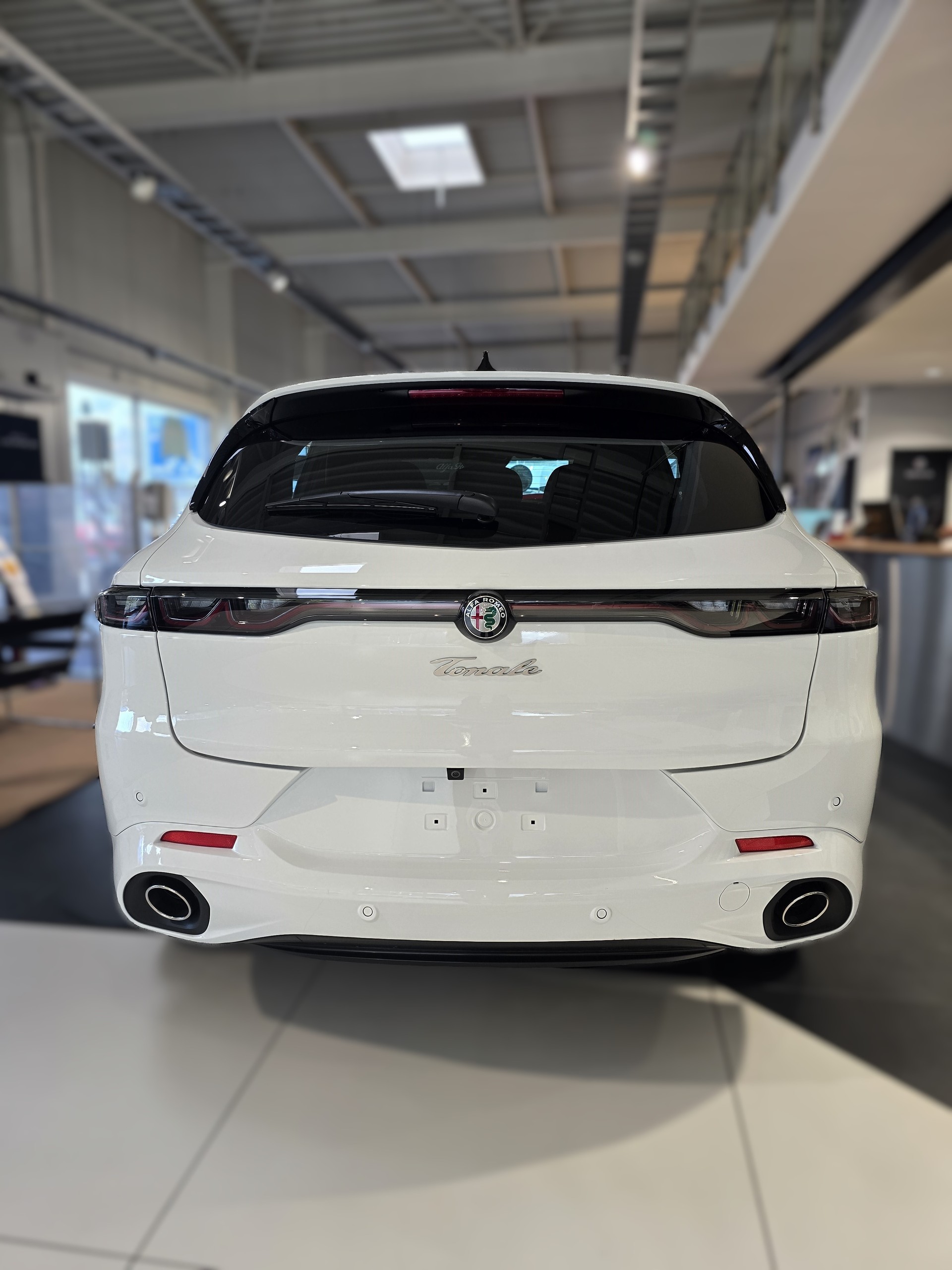 ALFA ROMEO Tonale 1.3 Plug-in-Hybrid Q4 Tributo Italiano-image-3