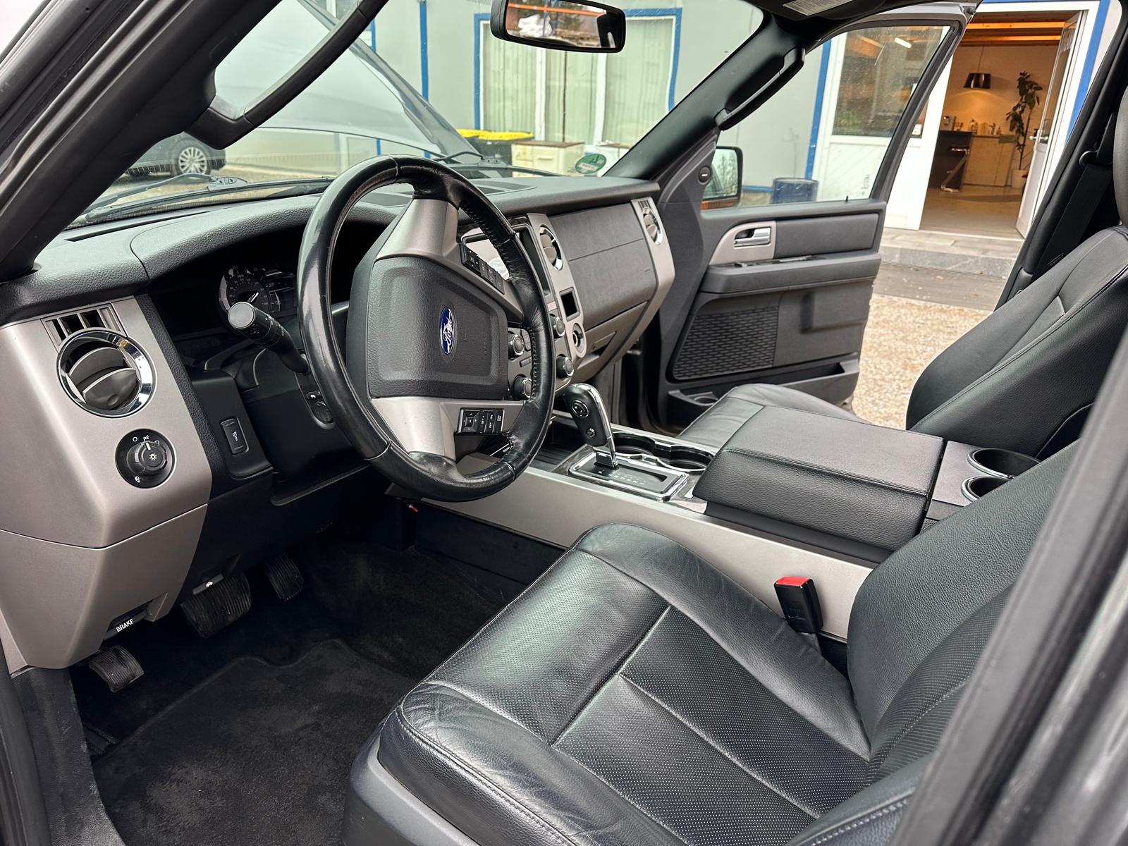 FORD Expedition EL Limited-image-5