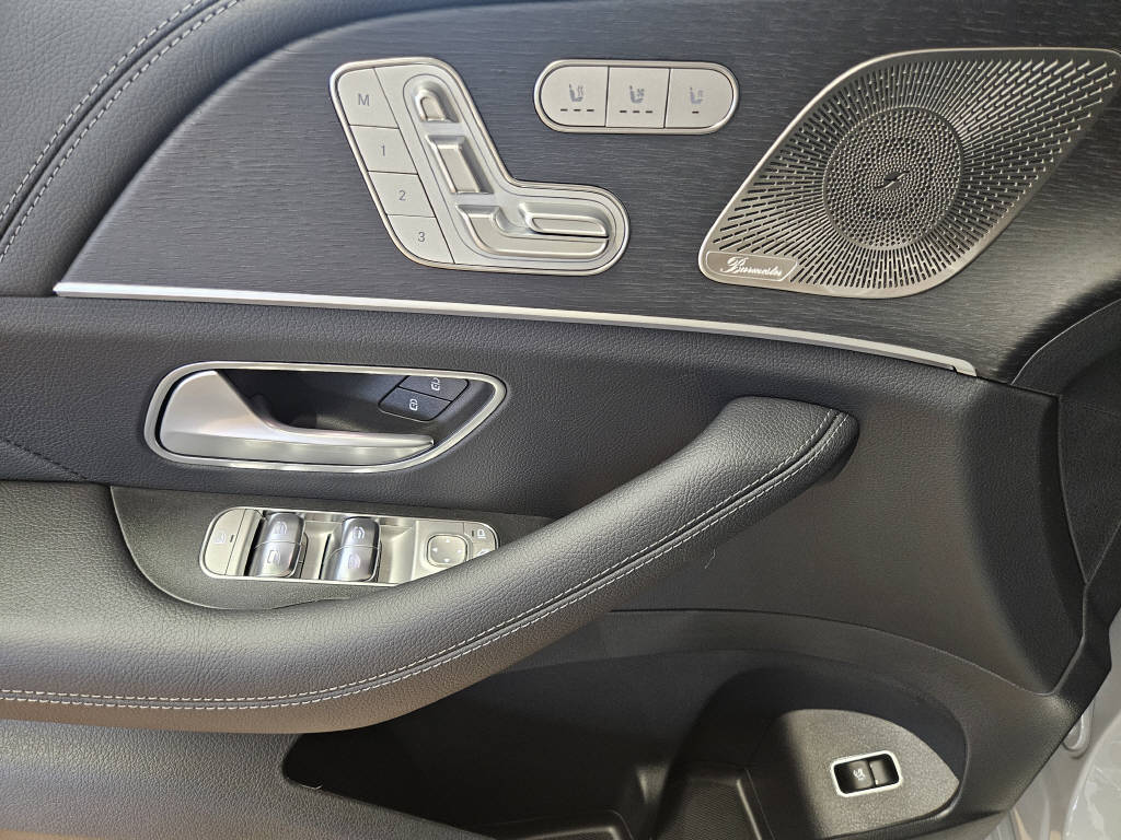 MERCEDES-BENZ GLE 300 d 4Matic AMG Line-image-9