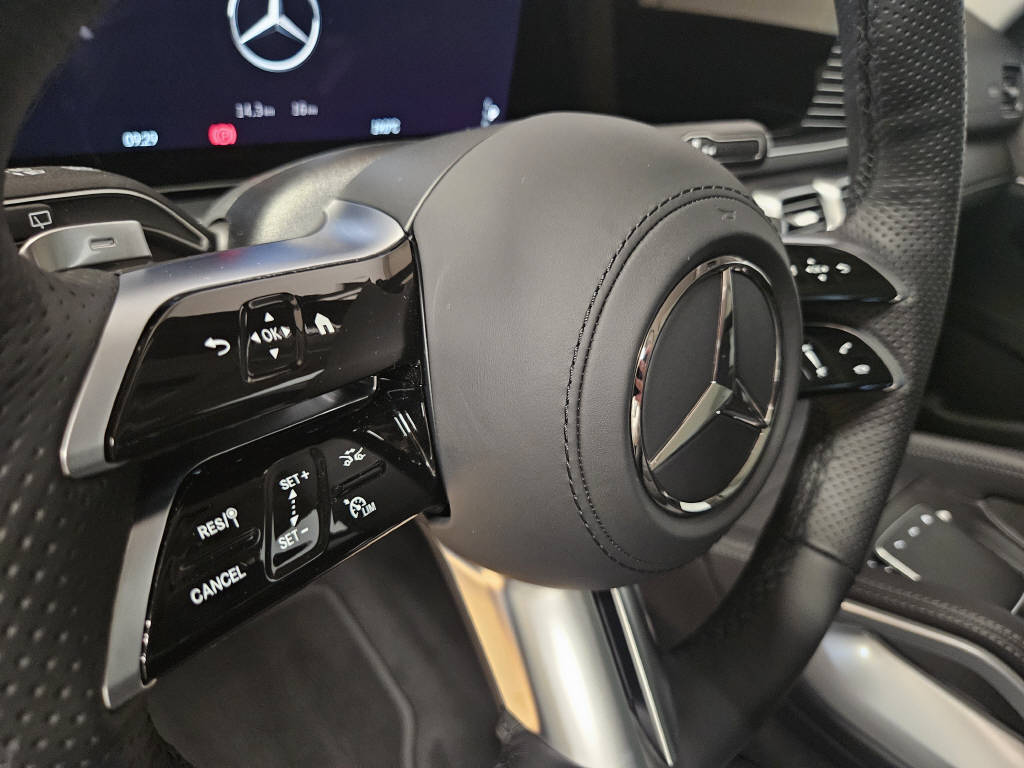 MERCEDES-BENZ GLE 300 d 4Matic AMG Line-image-10