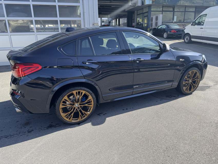 BMW X4 M40i-showroom-element-1