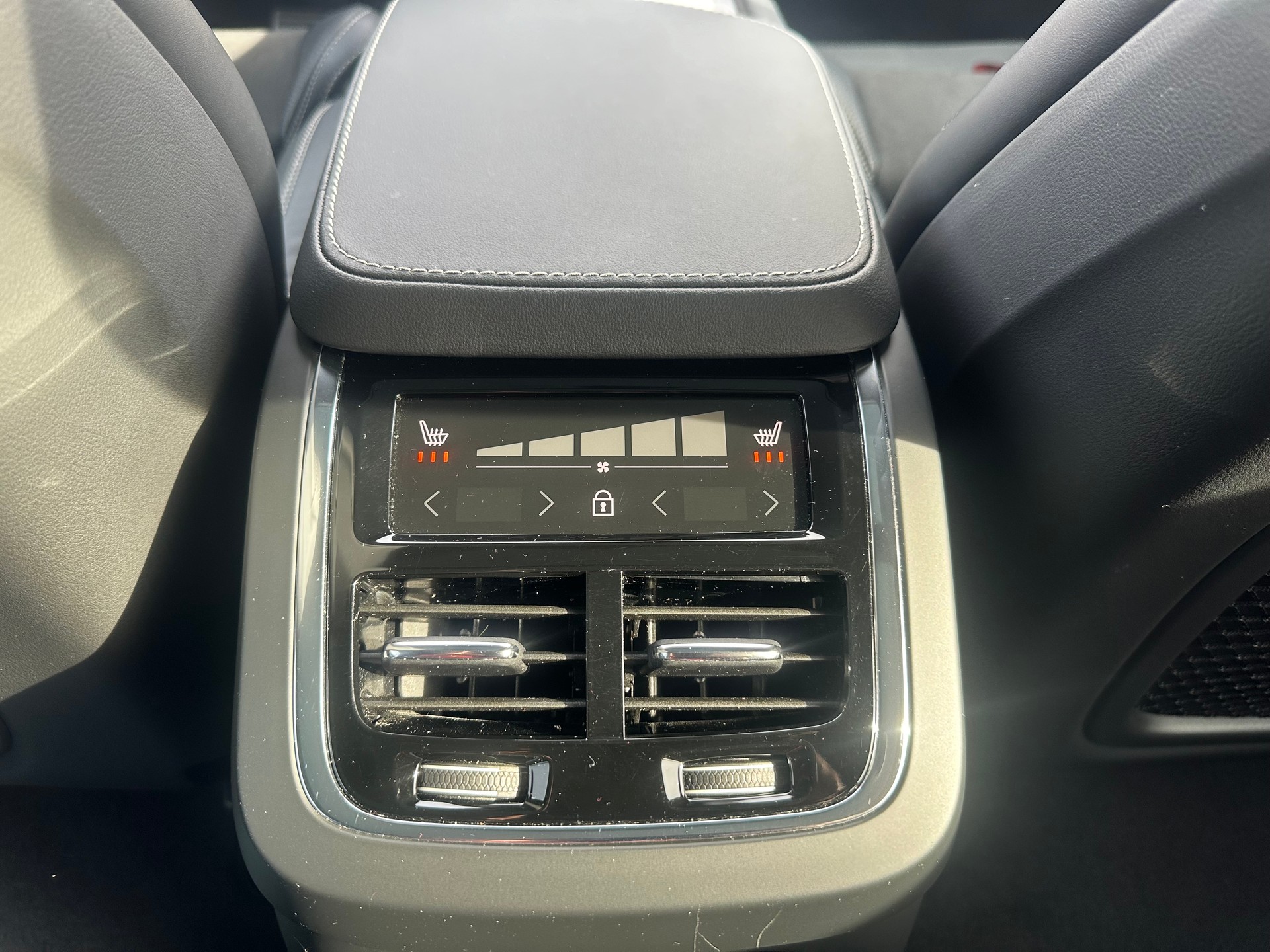 VOLVO XC90 T8 eAWD R-Design Geartronic 7 places-image-23