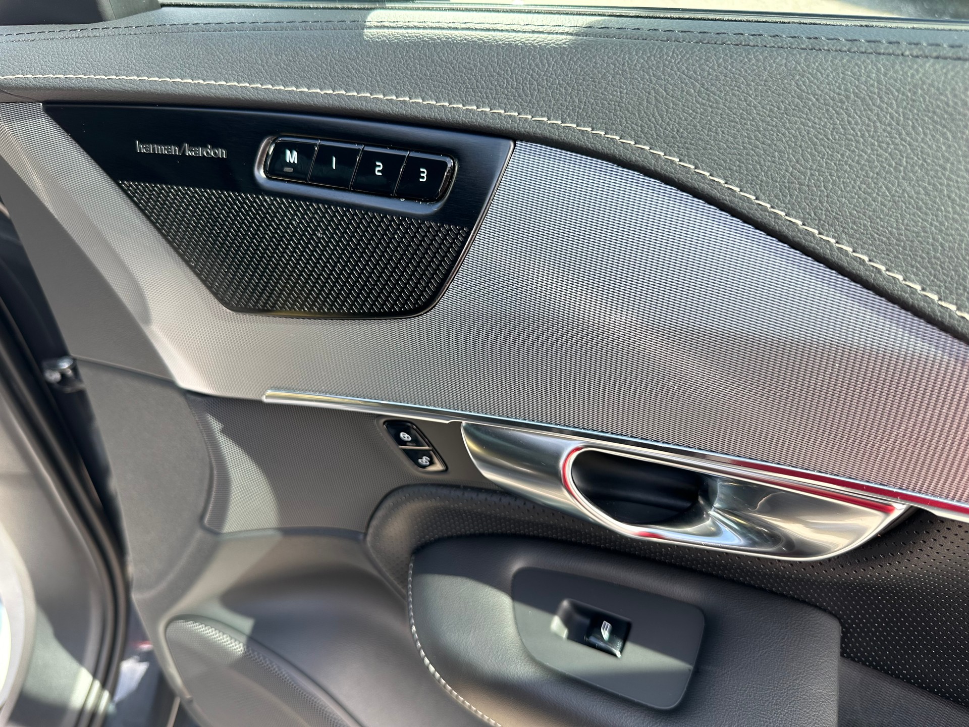 VOLVO XC90 T8 eAWD R-Design Geartronic 7 places-image-14