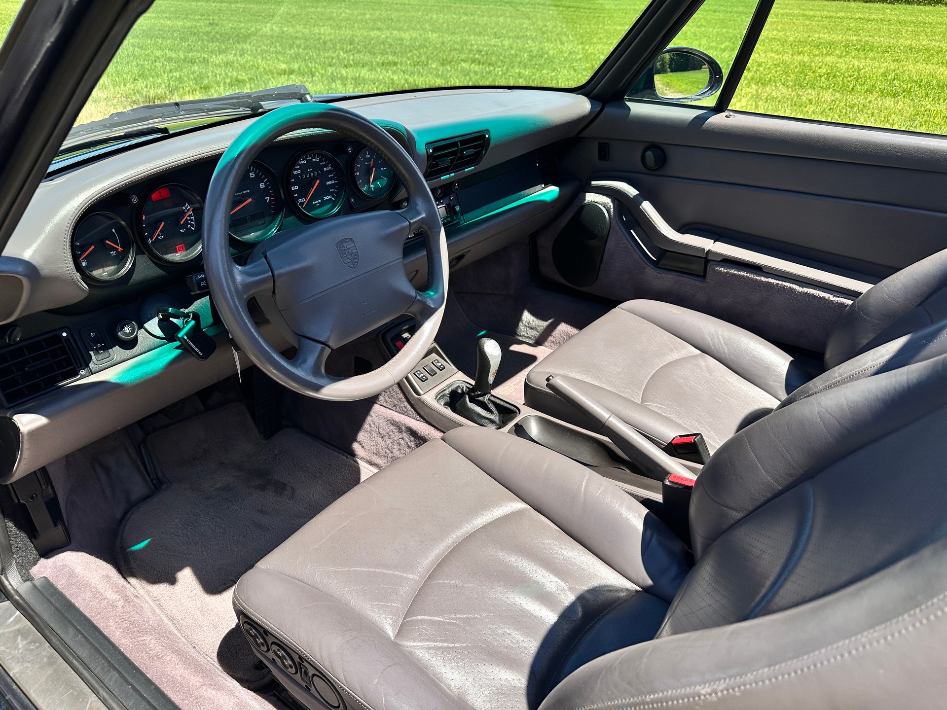 PORSCHE 911 Carrera 4 Cabrio-image-12