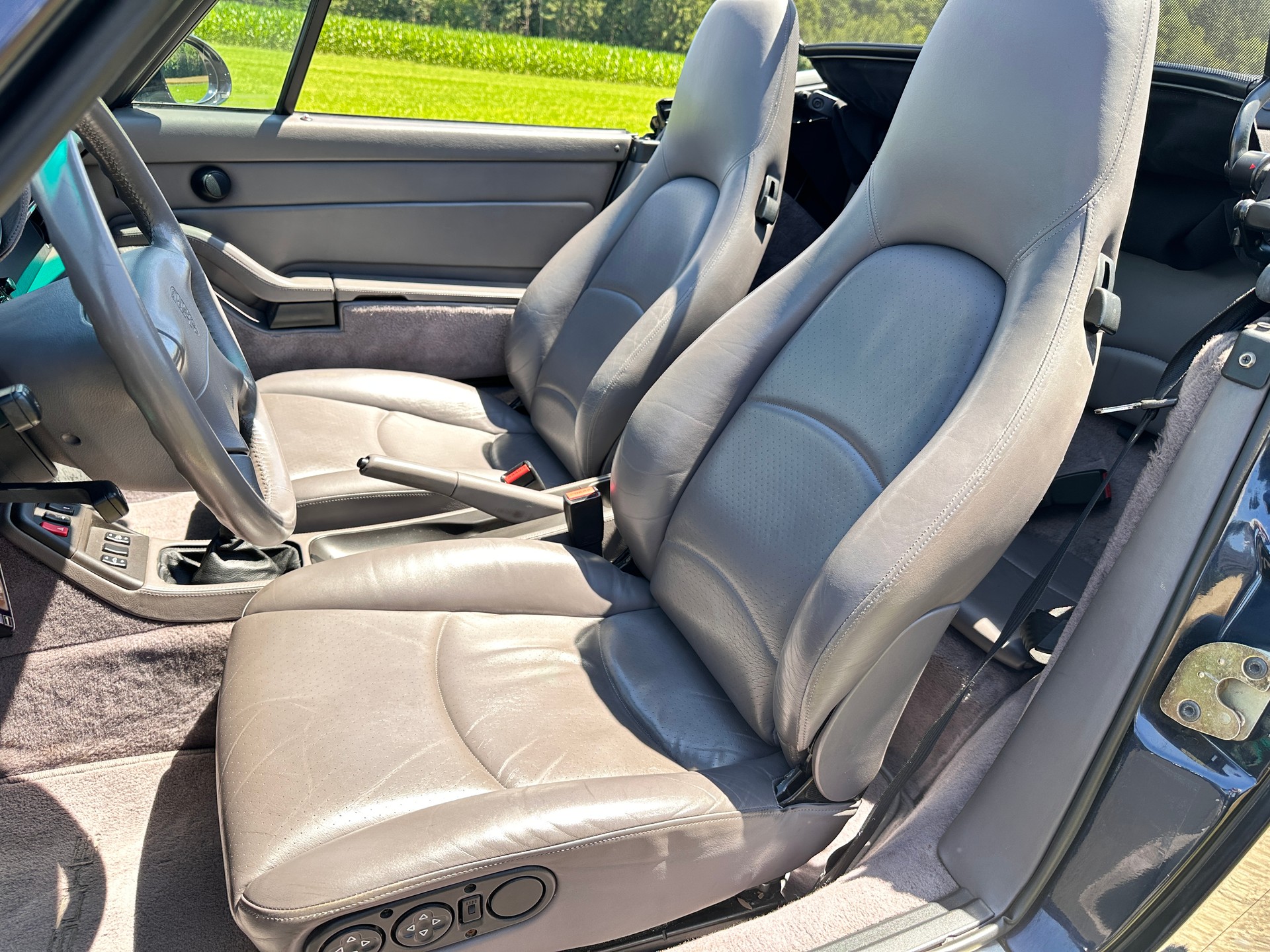 PORSCHE 911 Carrera 4 Cabrio-image-14