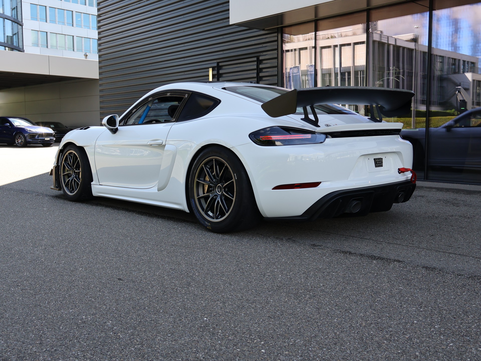 PORSCHE GT4 RS Clubsport-image-2