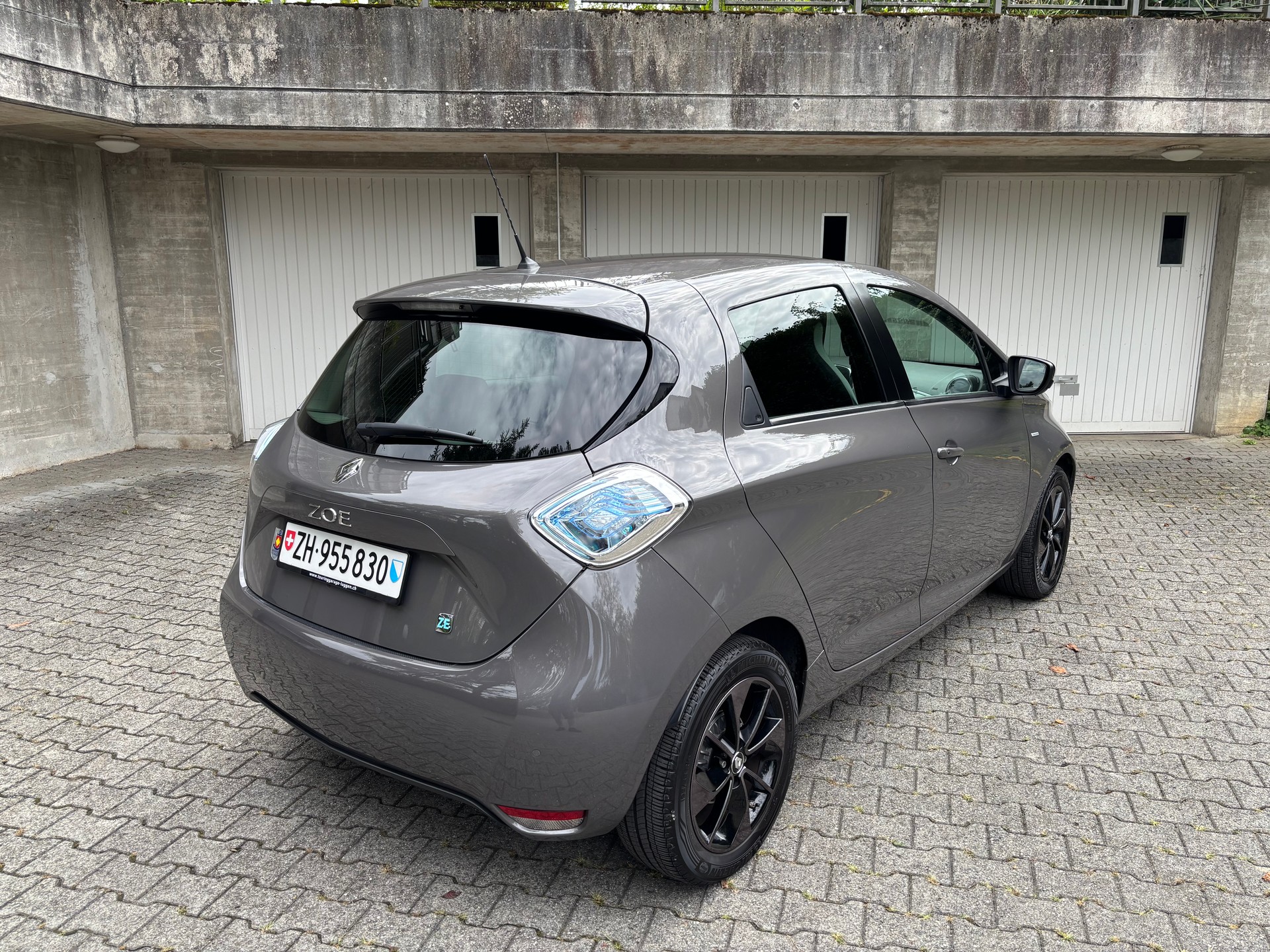 RENAULT Zoe Swiss Edition R240 (Batterie Miete)-image-2