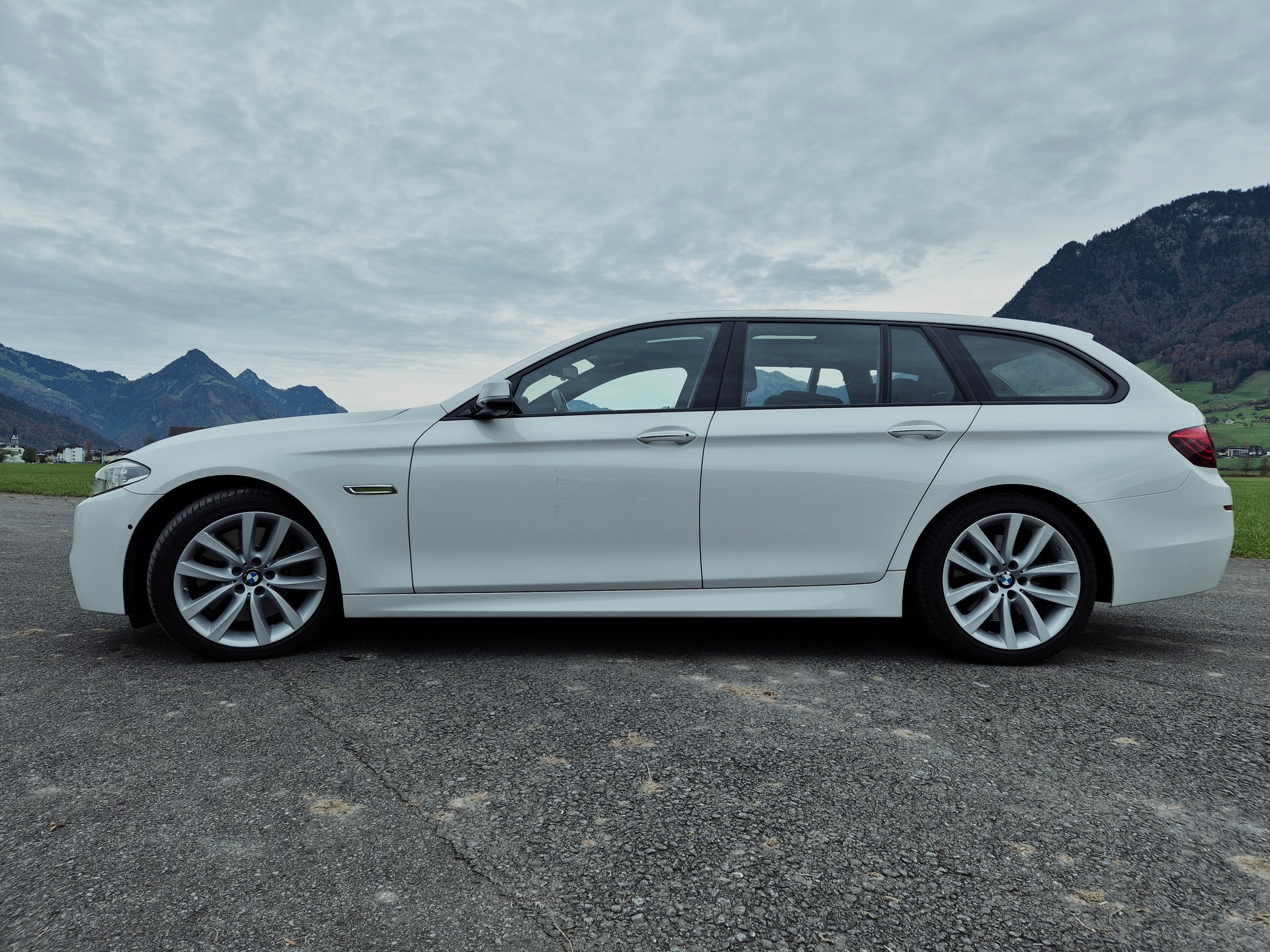 BMW M550d Touring xDrive Steptronic-image-1
