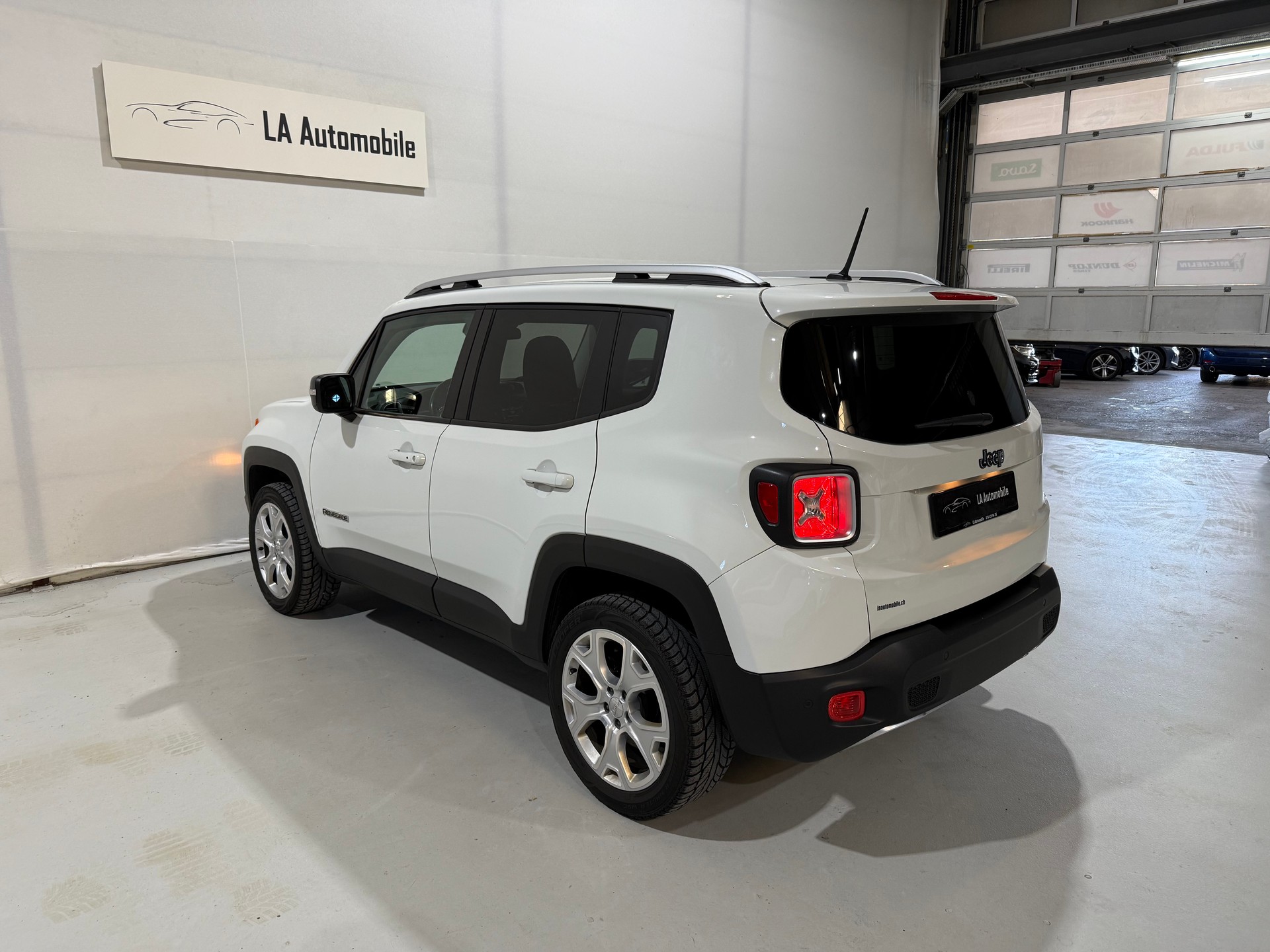 JEEP Renegade 2.0 CRD Limited AWD + Low Range 9ATX-image-9