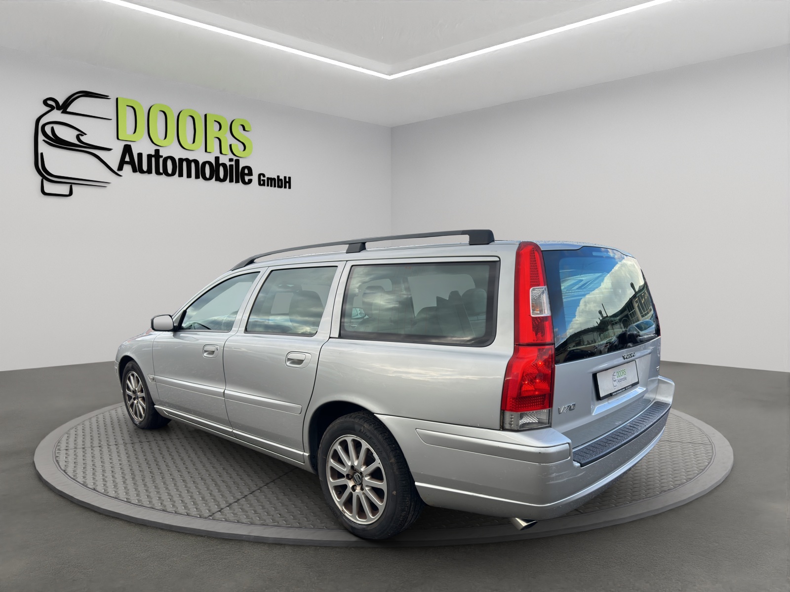 VOLVO V70 D5 Momentum-image-5
