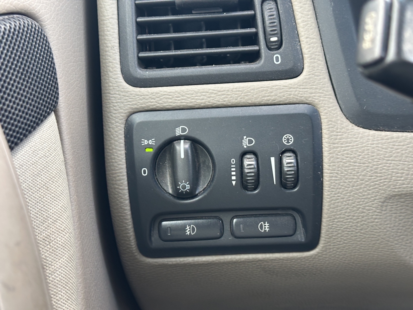VOLVO V70 D5 Momentum-image-14