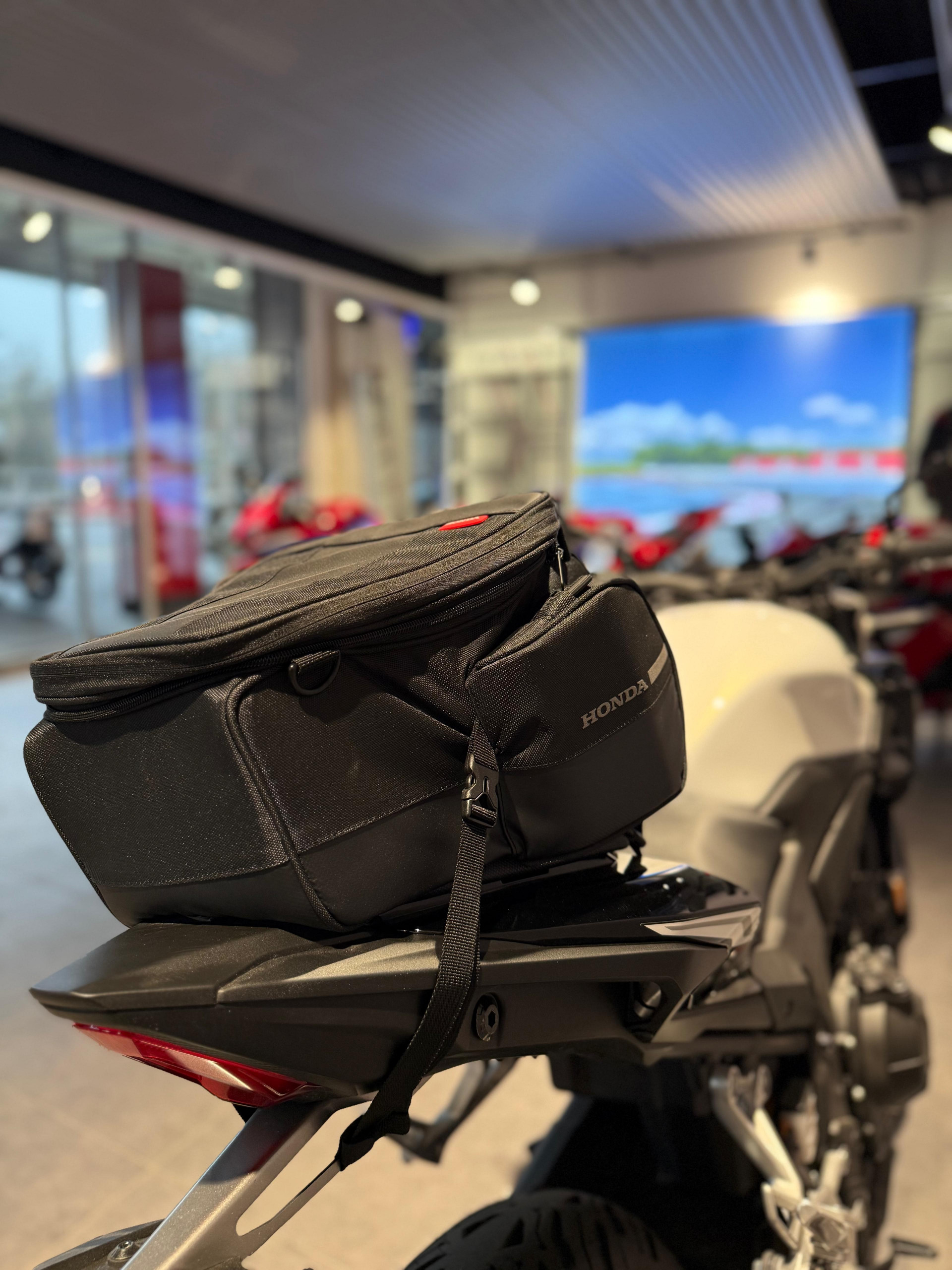 HONDA CB 500 Hornet-showroom-element-3