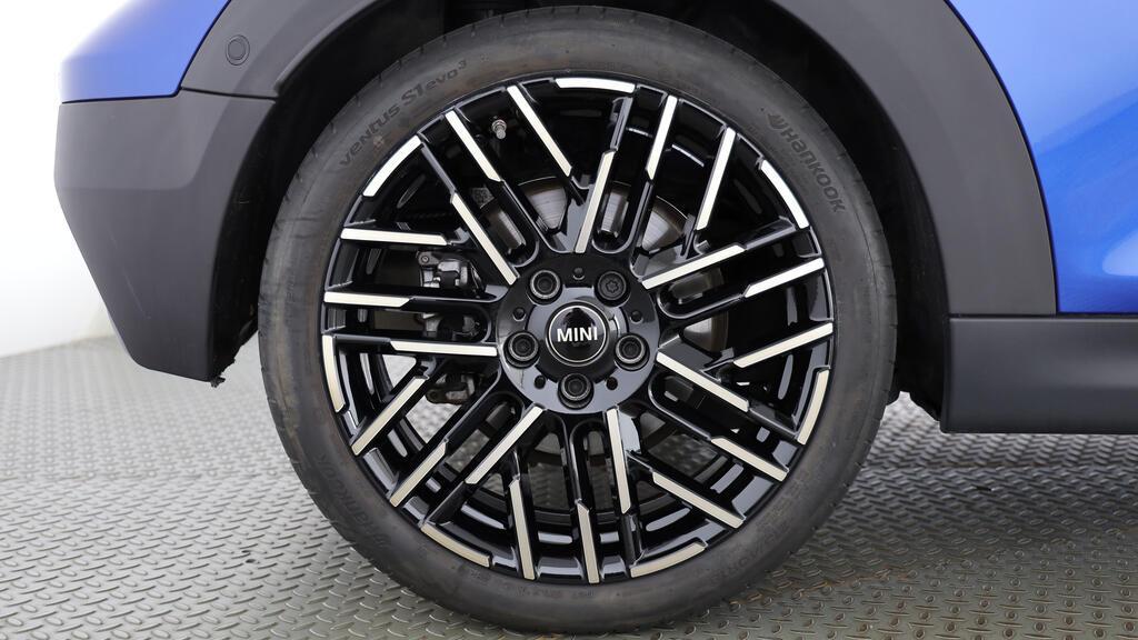 MINI Cooper S Cabrio-image-8