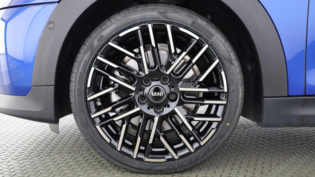 MINI Cooper S Cabrio-image-9