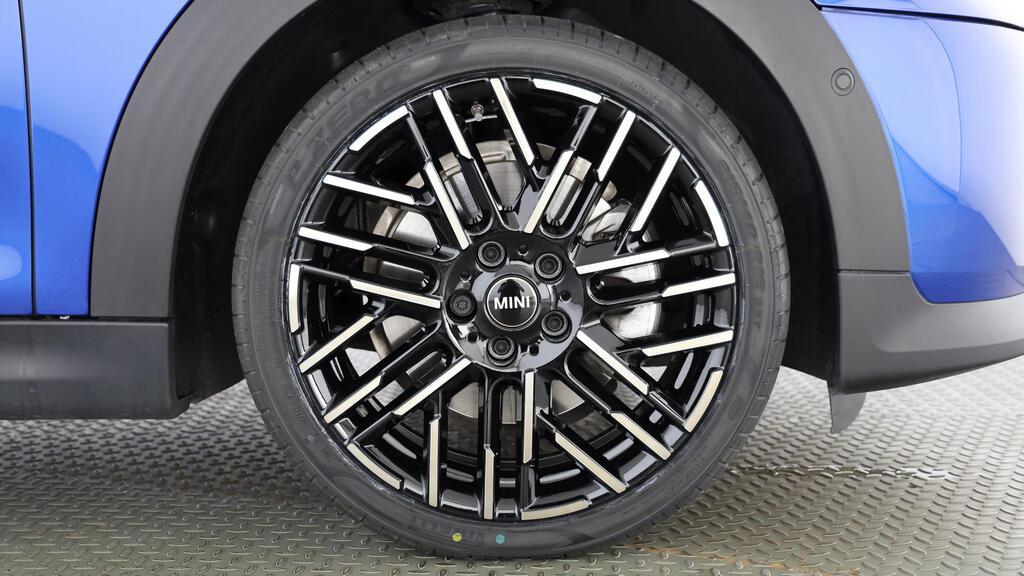 MINI Cooper S Cabrio-image-7
