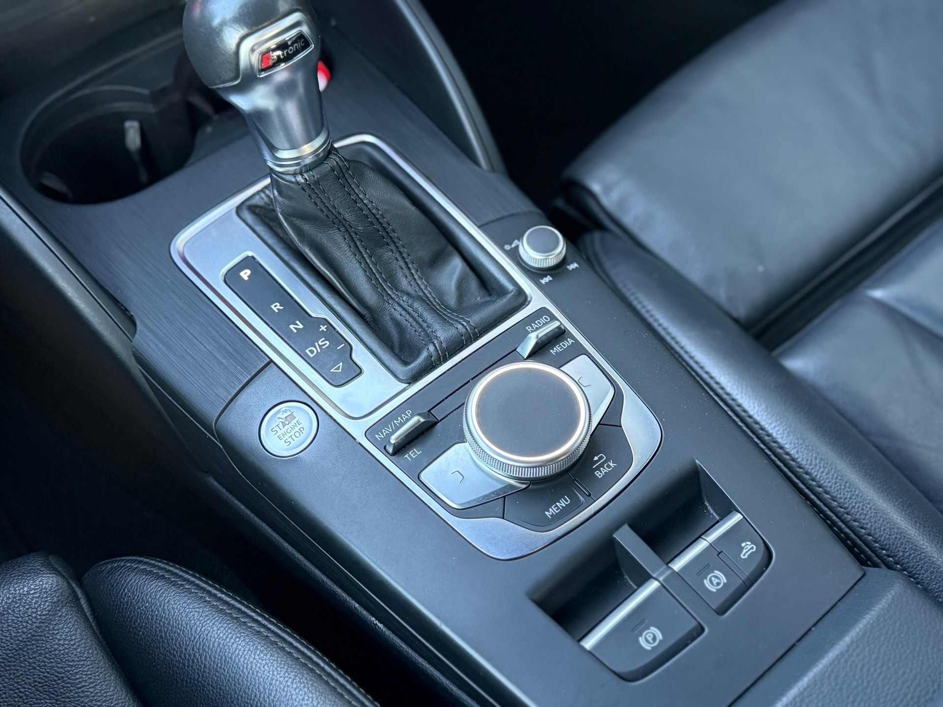 AUDI A3 Cabriolet 35 TFSI S-tronic-image-18