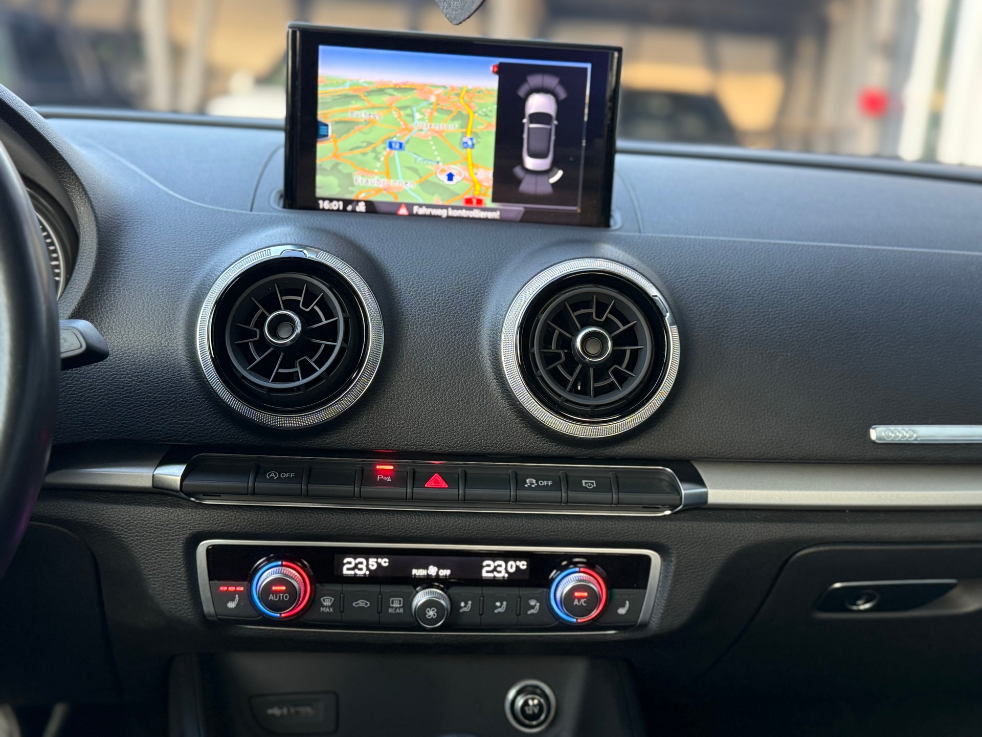 AUDI A3 Cabriolet 35 TFSI S-tronic-image-17