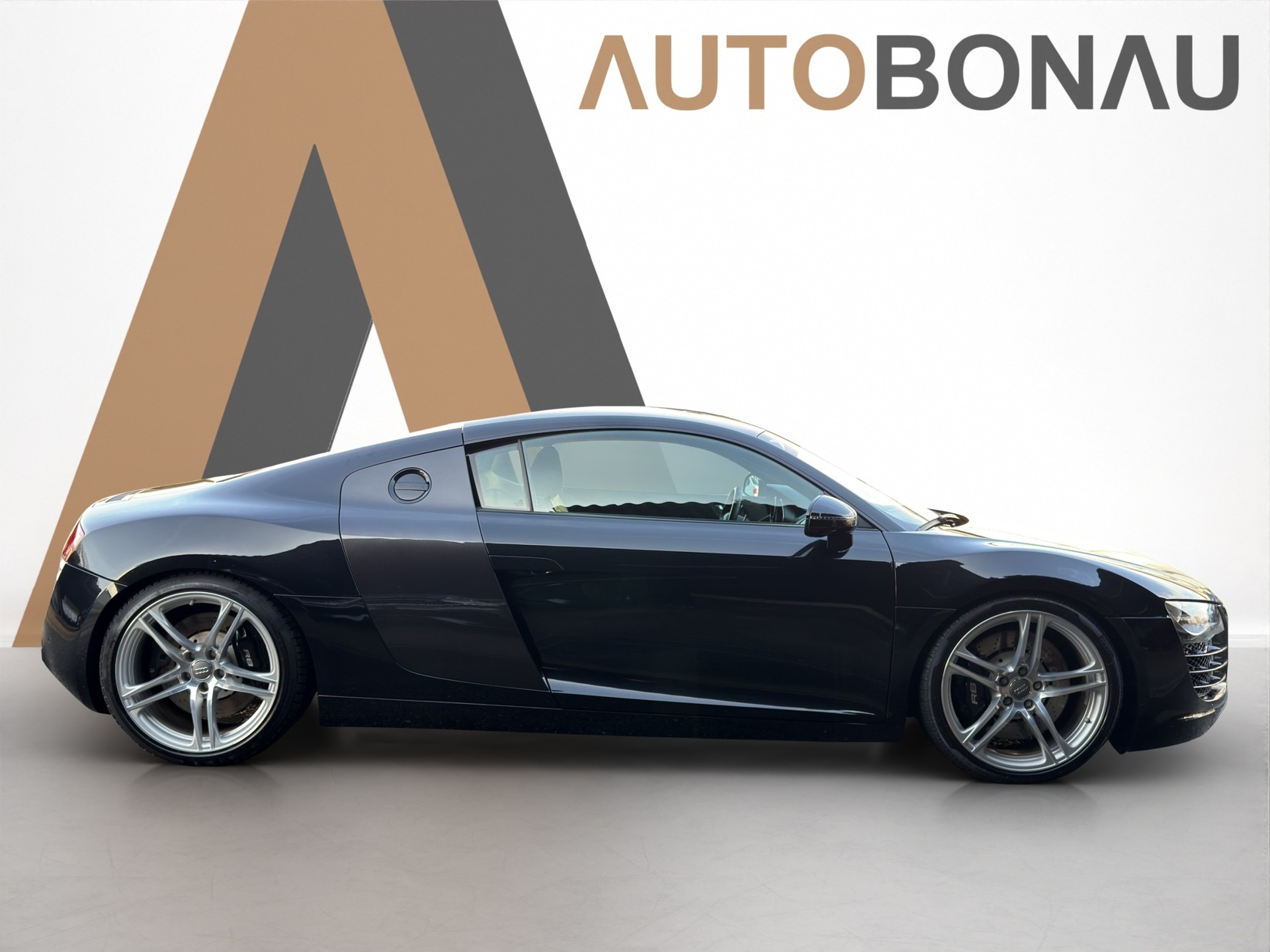 AUDI R8 Coupé 4.2-image-5
