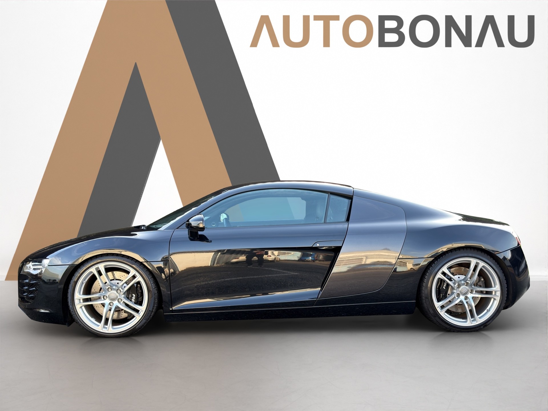 AUDI R8 Coupé 4.2-showroom-element-1