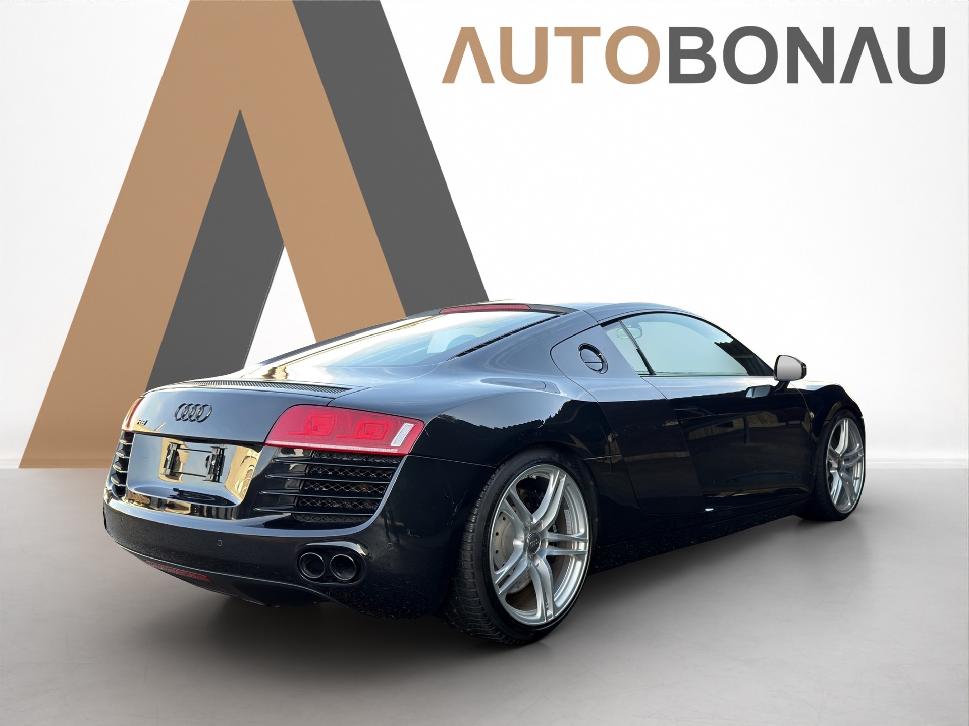 AUDI R8 Coupé 4.2-image-4