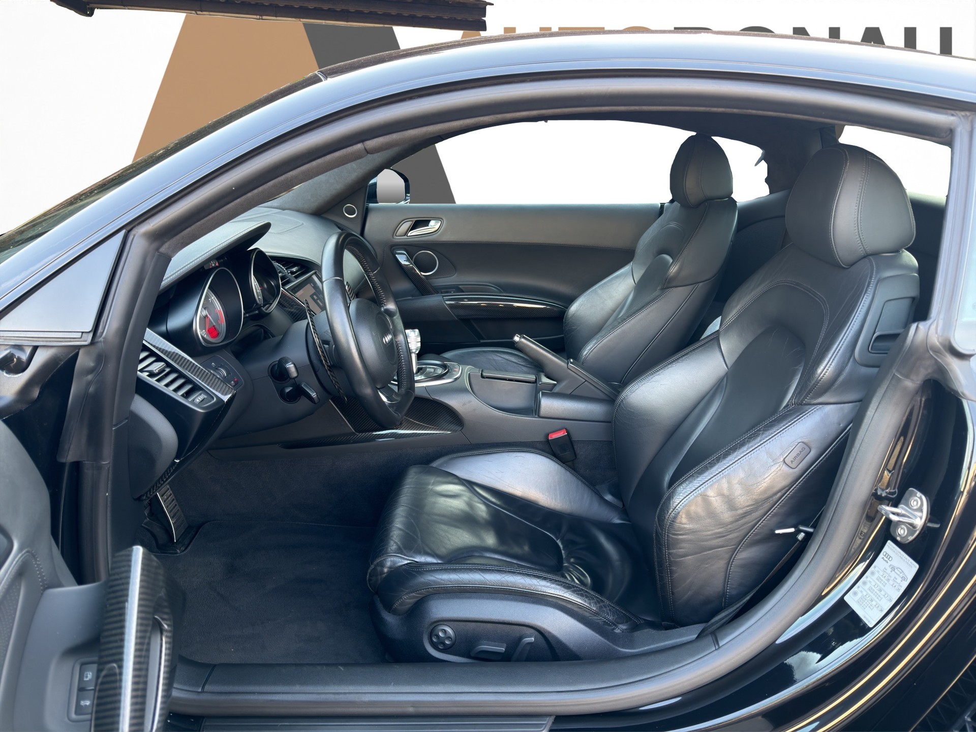 AUDI R8 Coupé 4.2-image-8