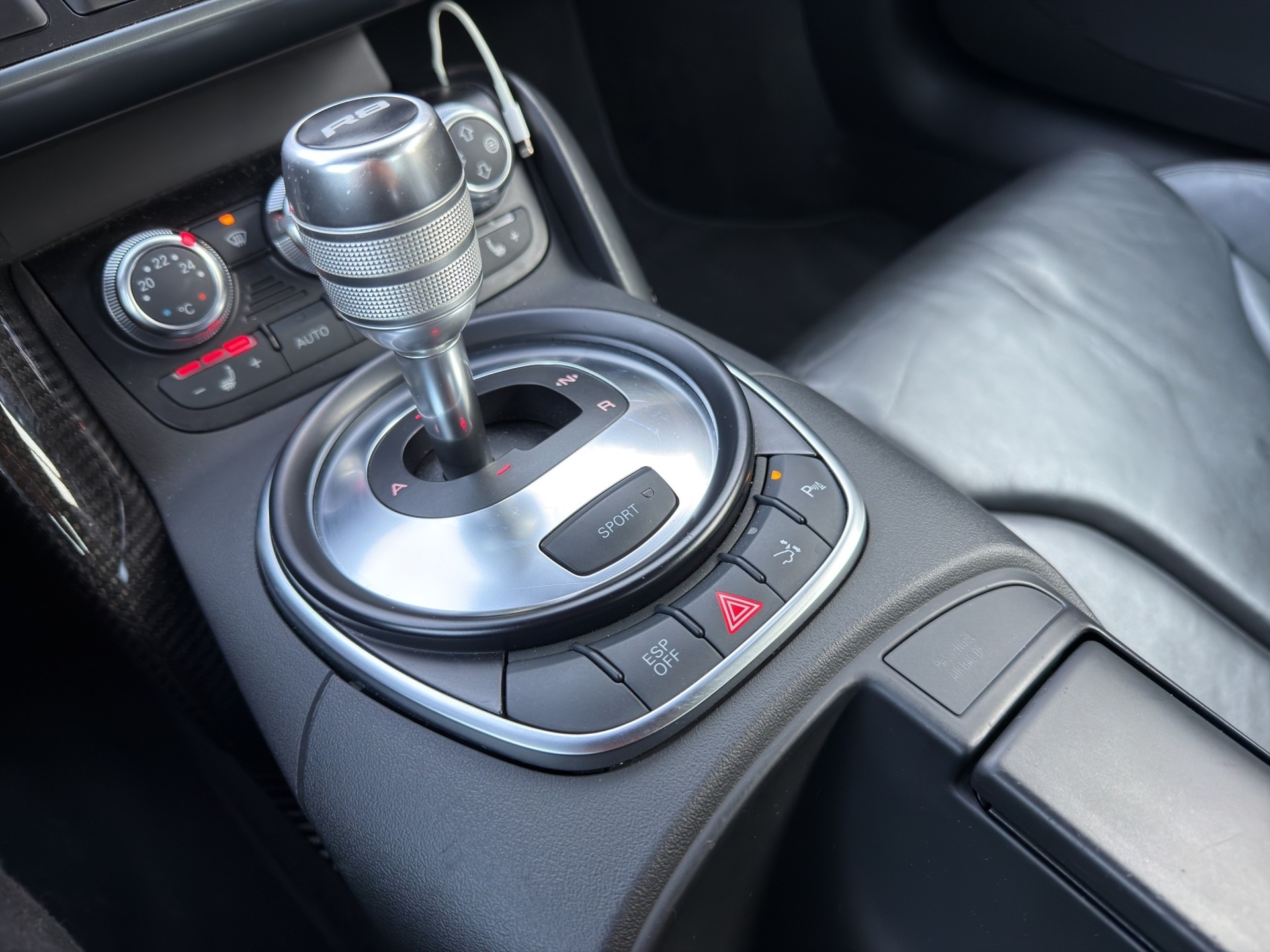 AUDI R8 Coupé 4.2-image-21