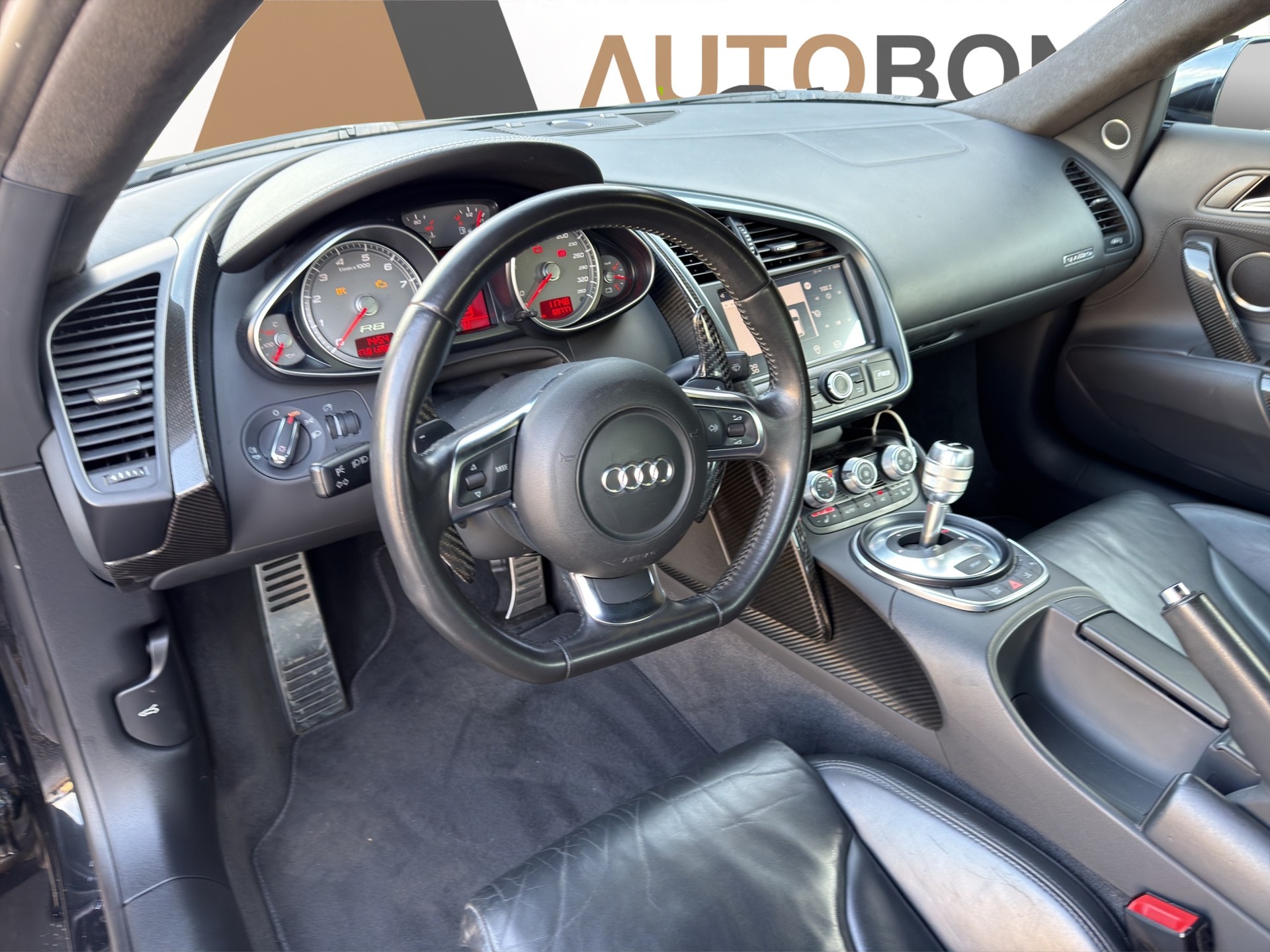 AUDI R8 Coupé 4.2-image-12