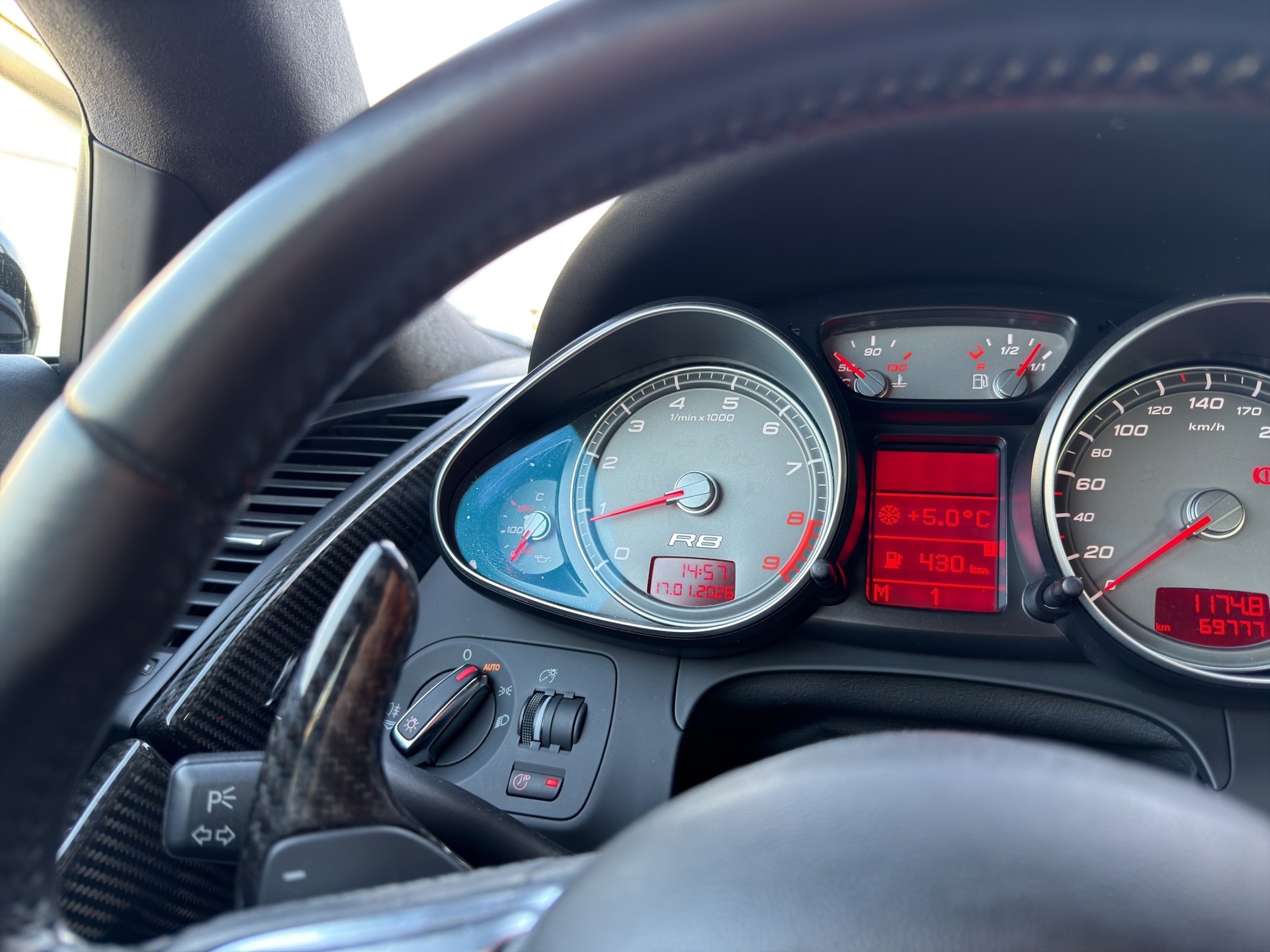 AUDI R8 Coupé 4.2-image-23