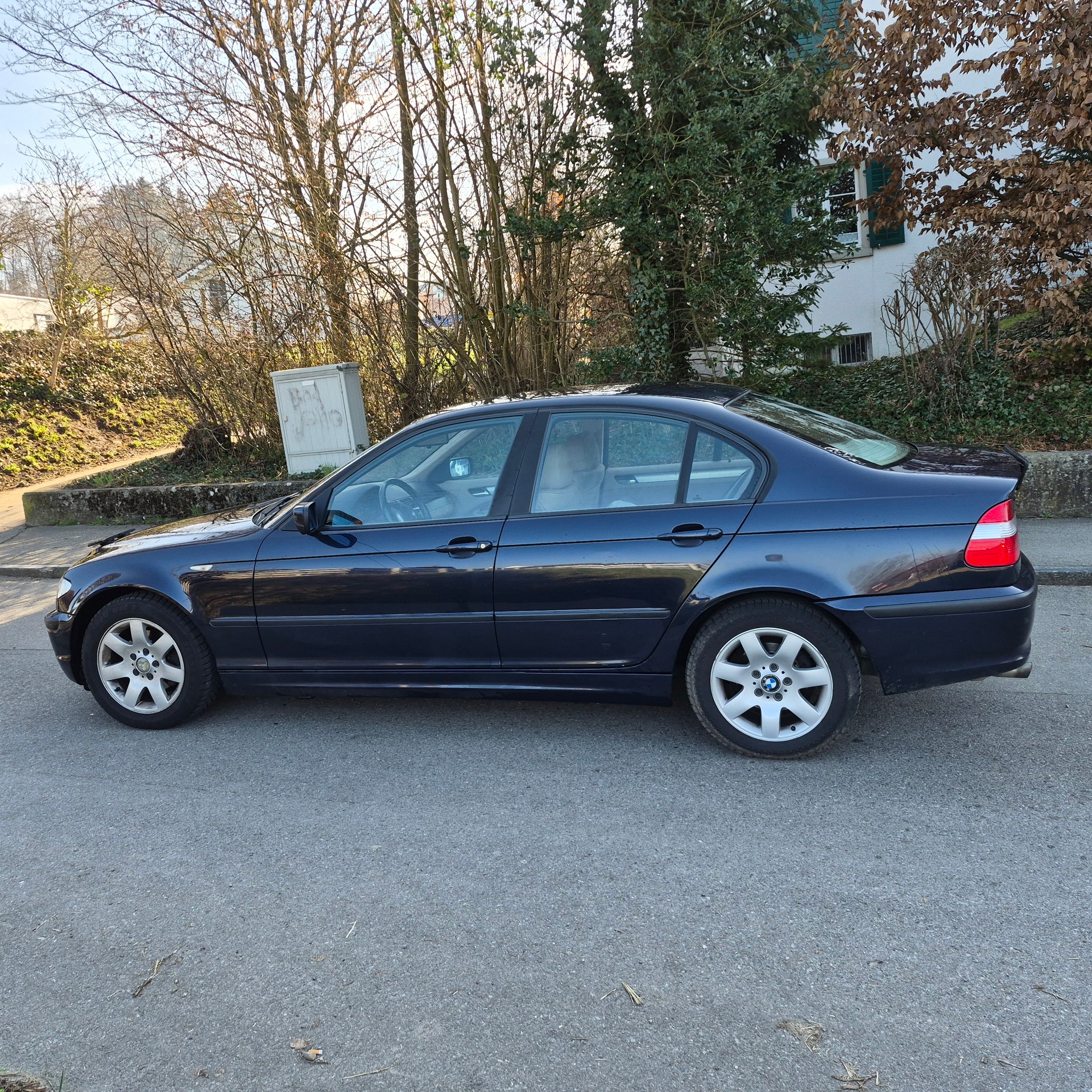 BMW 318i-image-15