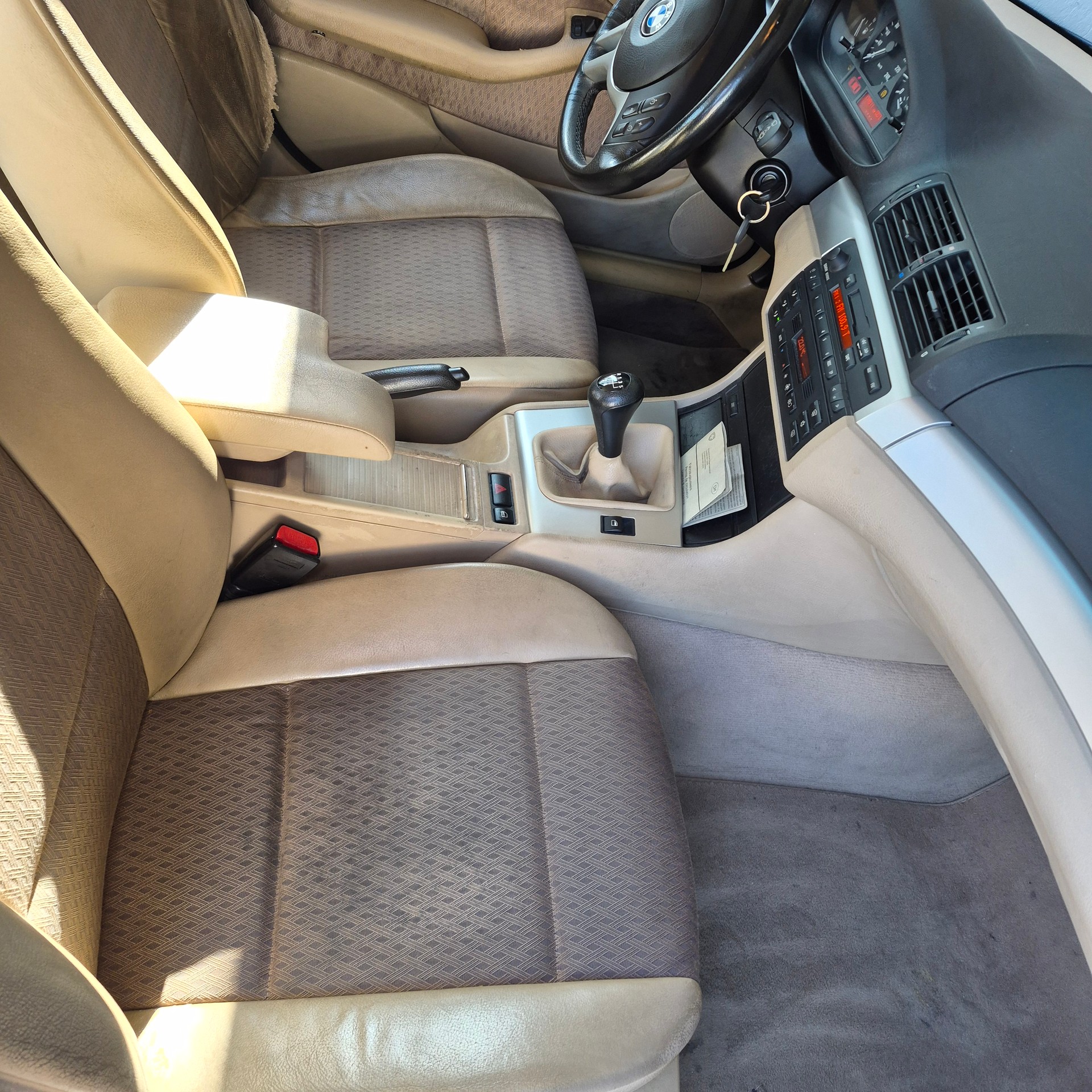 BMW 318i-image-8