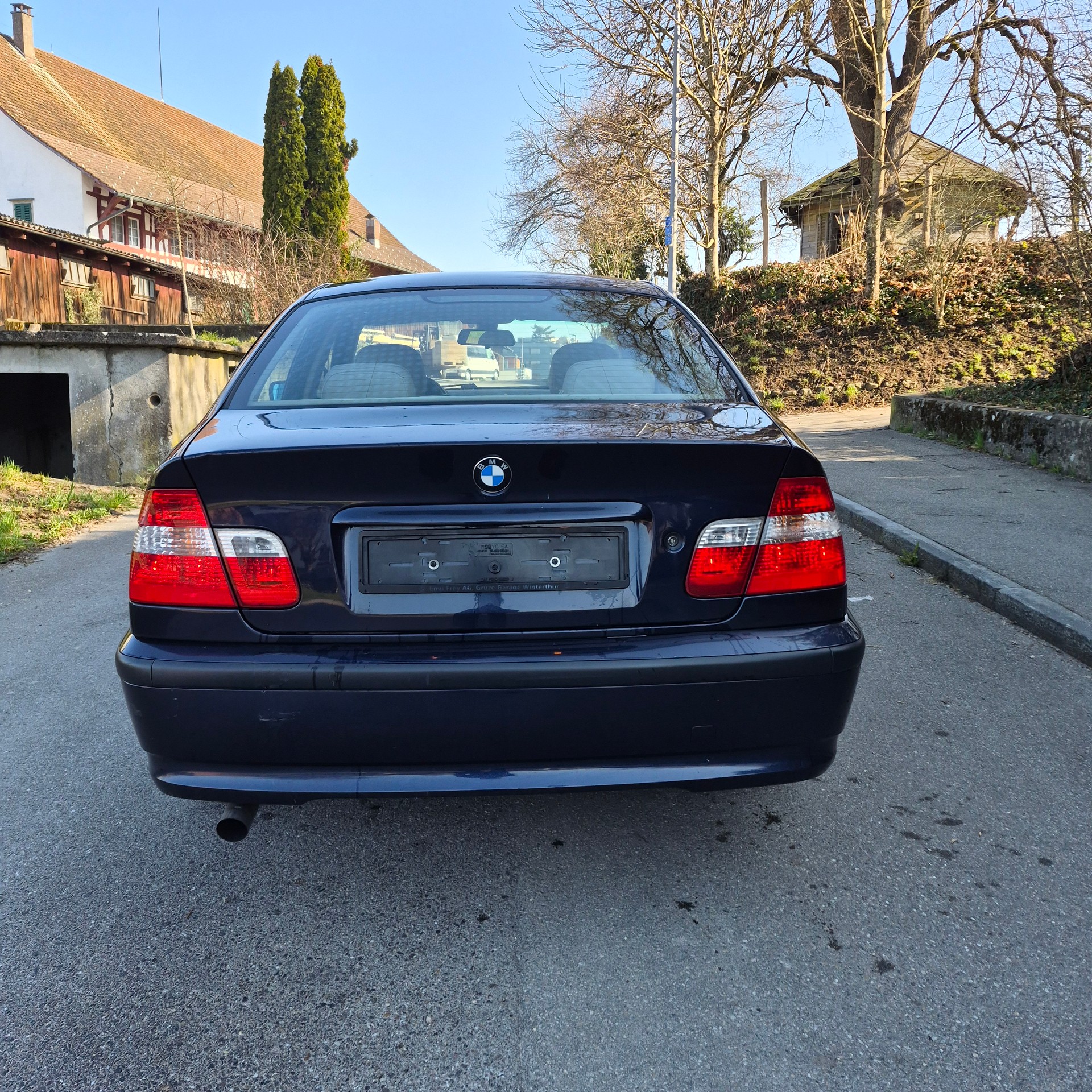 BMW 318i-image-5