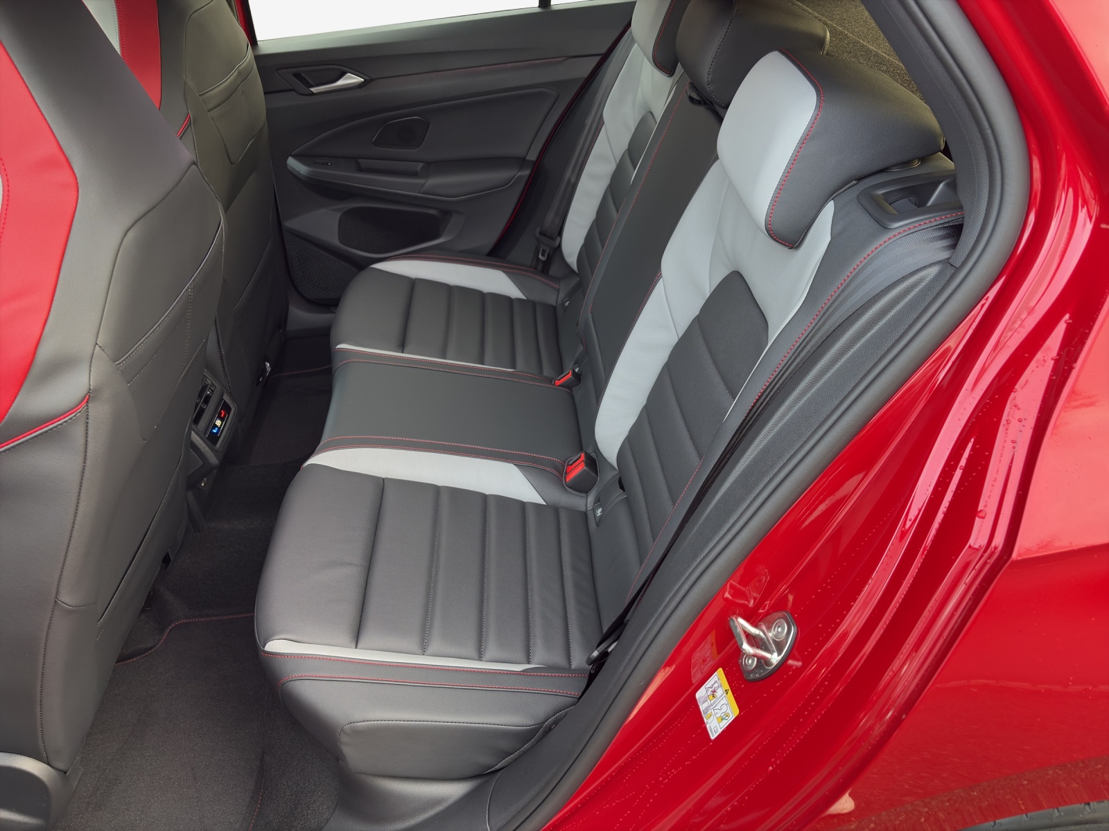 VW Golf 2.0 TSI GTI Clubsport DSG-image-11