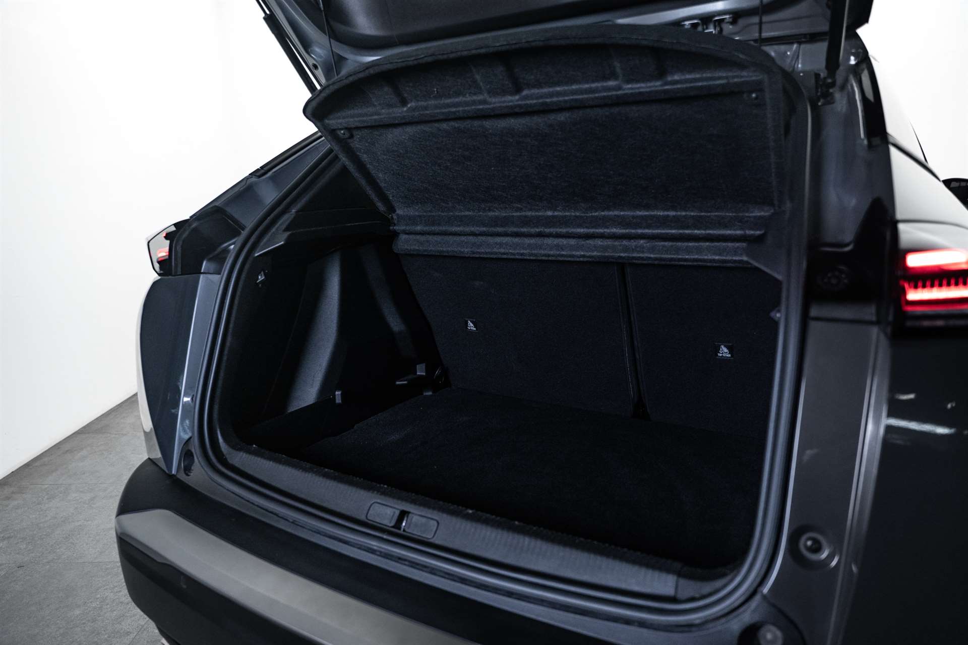 PEUGEOT 2008 1.2 PureTech Allure Premium Automat-image-4