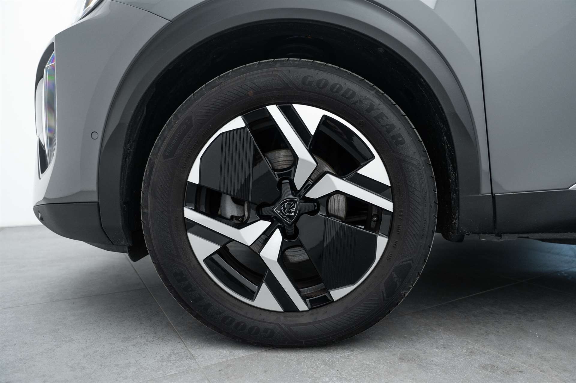 PEUGEOT 2008 1.2 PureTech Allure Premium Automat-image-5