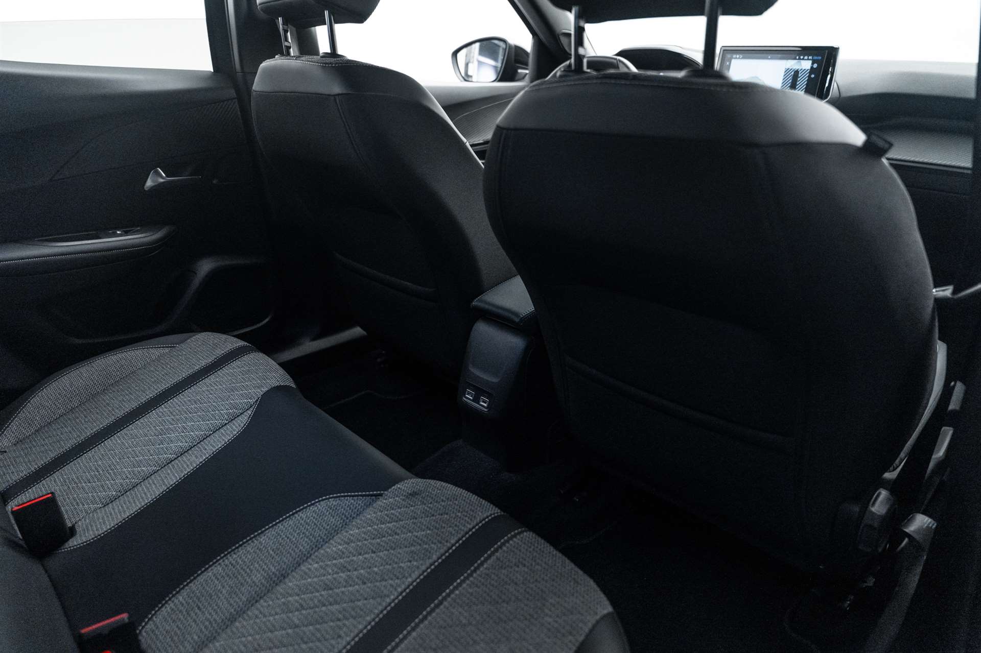 PEUGEOT 2008 1.2 PureTech Allure Premium Automat-image-12