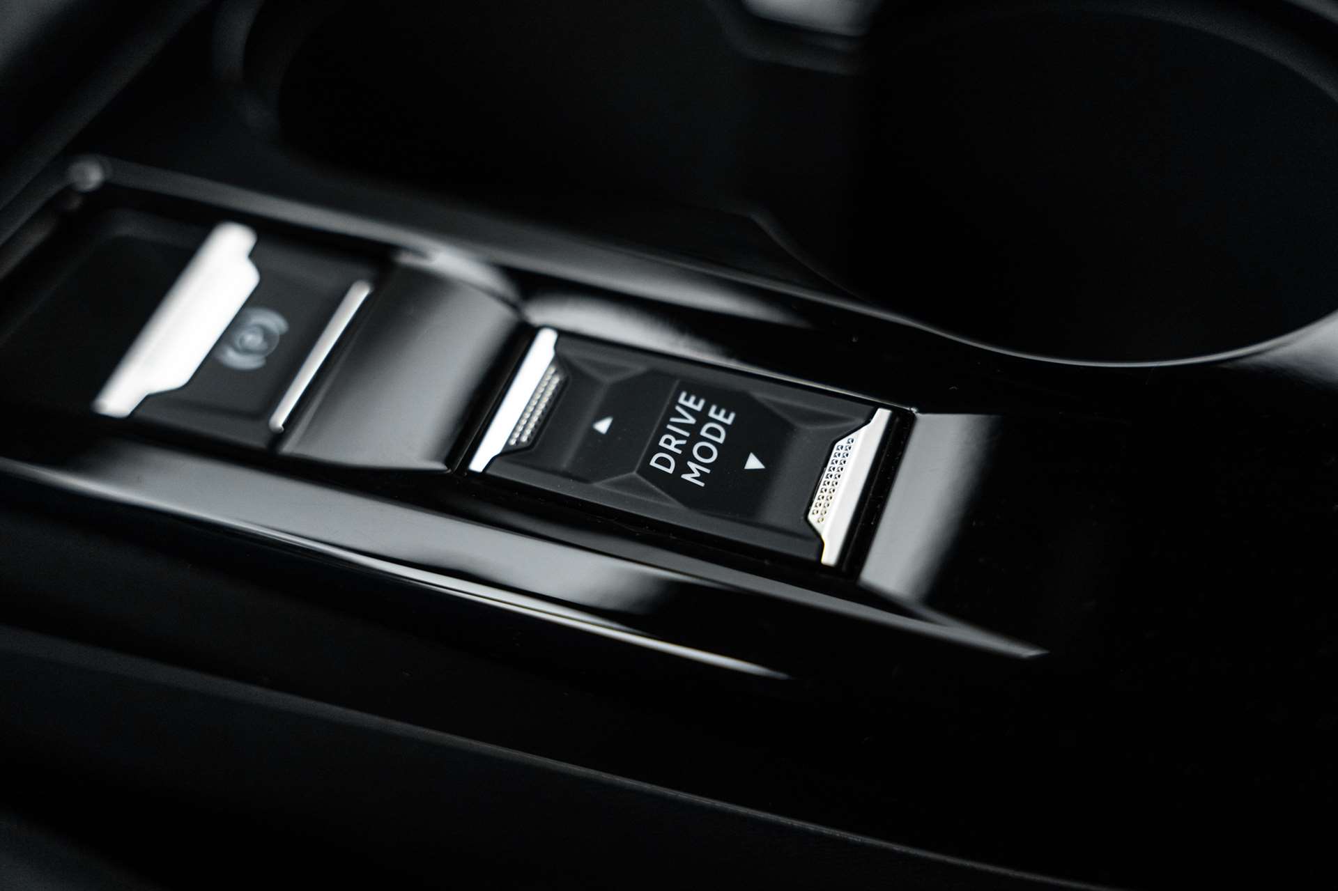PEUGEOT 2008 1.2 PureTech Allure Premium Automat-image-24