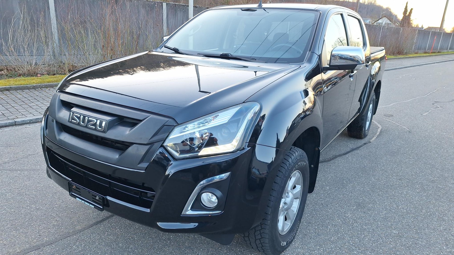 ISUZU D-MAX 1.9 Crew Cab Planet 4x4-image-1