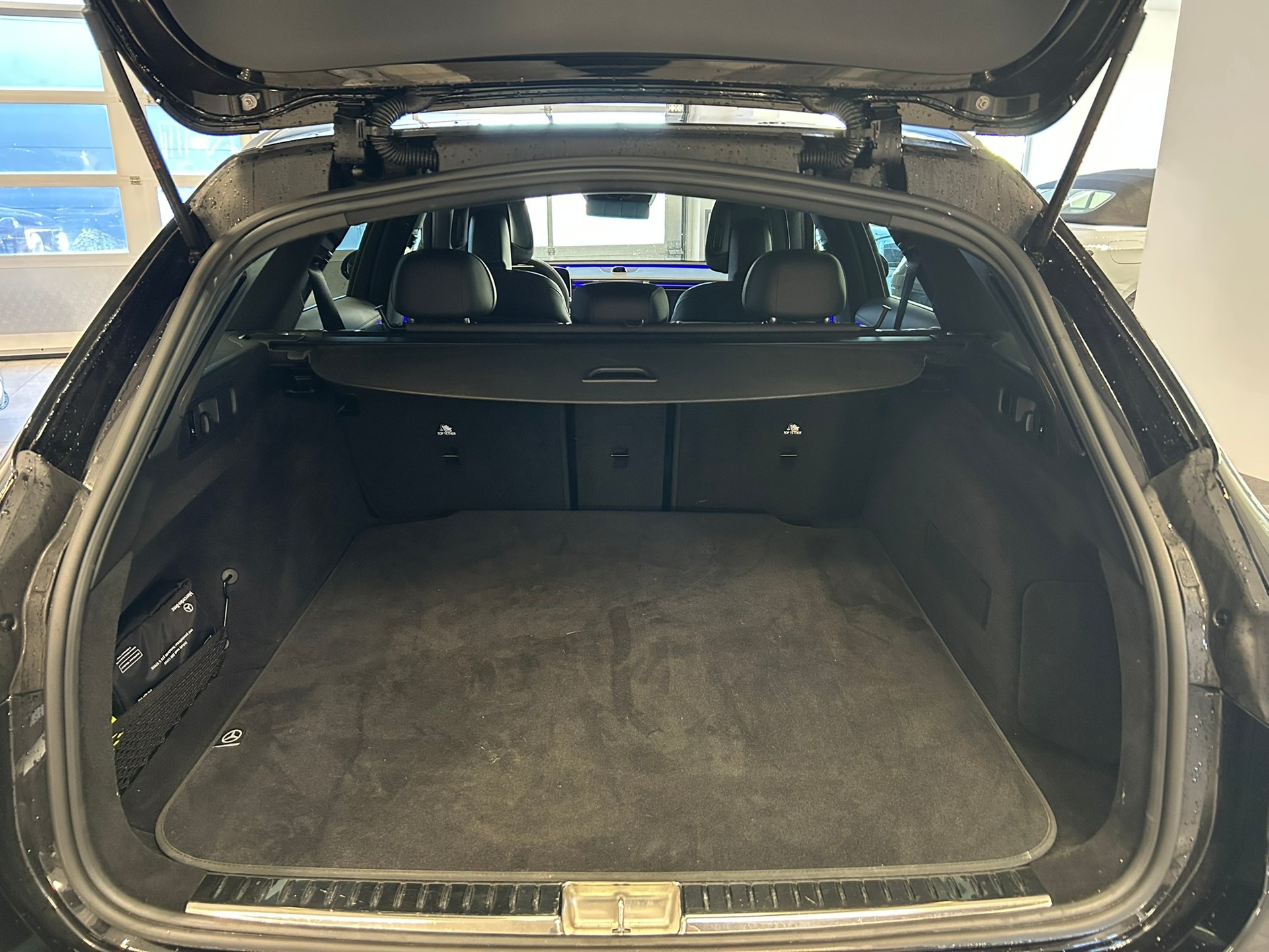 MERCEDES-BENZ E 200 T 9G-Tronic 4Matic AMG Line-image-14