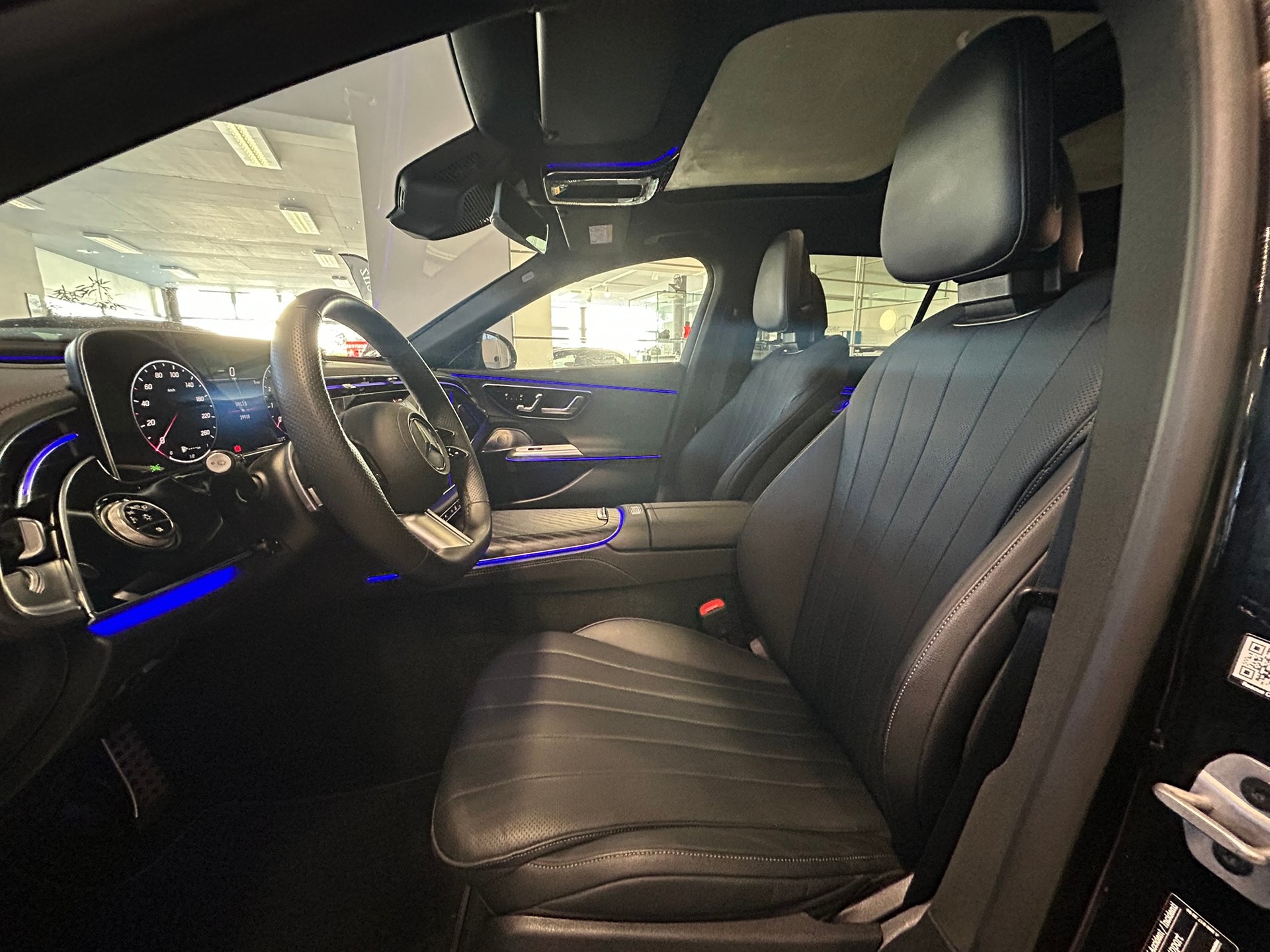 MERCEDES-BENZ E 200 T 9G-Tronic 4Matic AMG Line-image-10