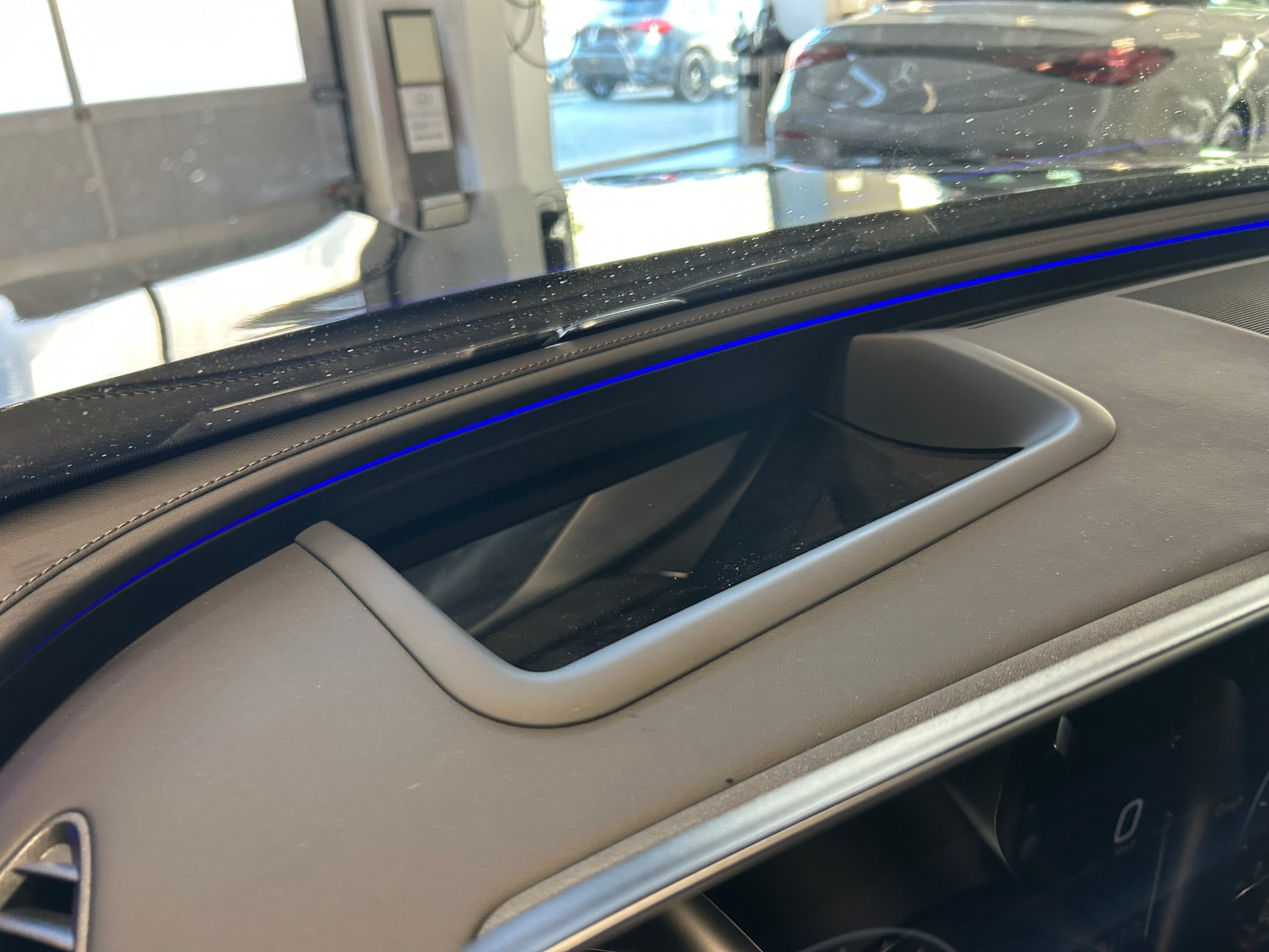 MERCEDES-BENZ E 200 T 9G-Tronic 4Matic AMG Line-image-19