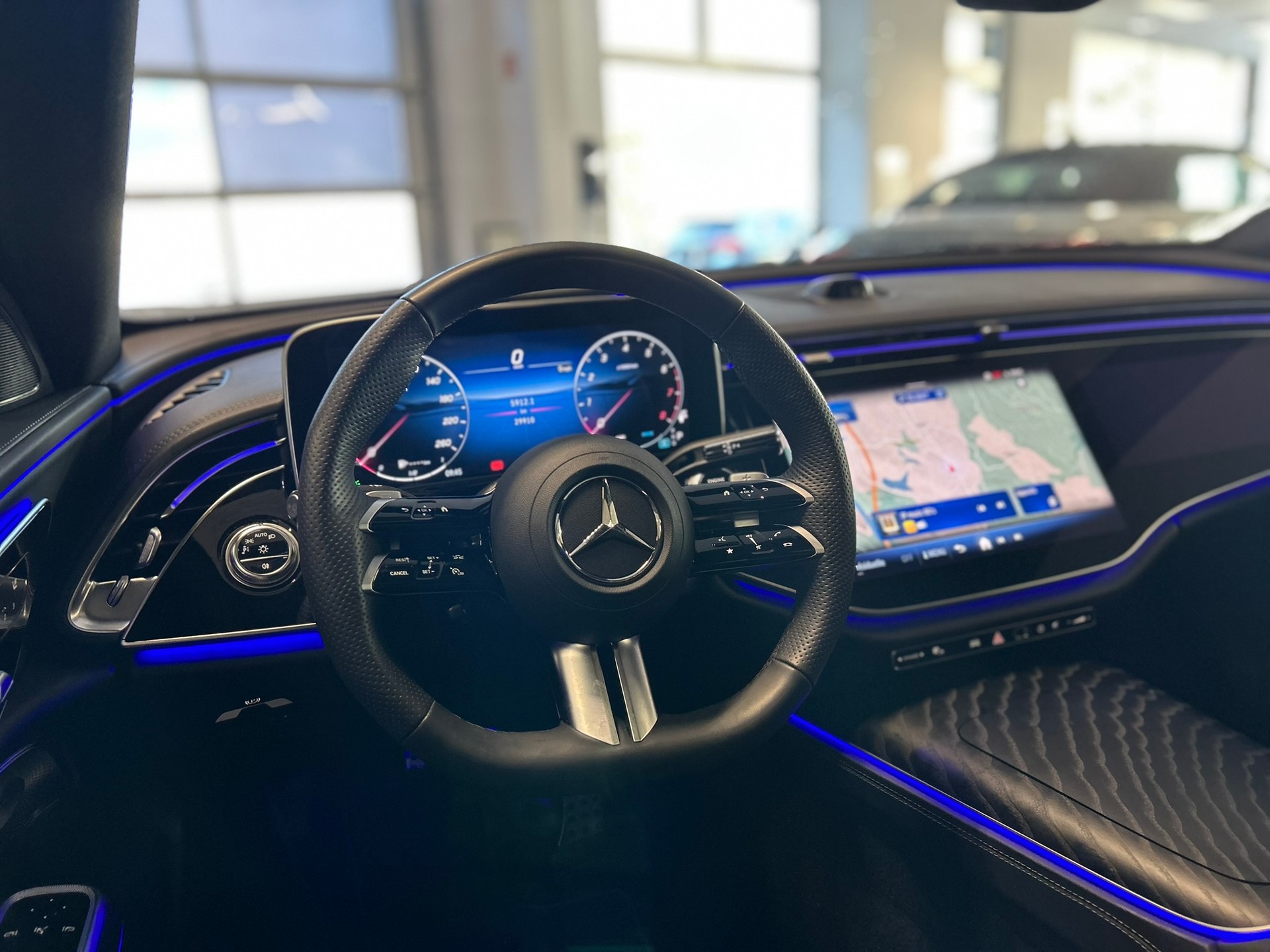 MERCEDES-BENZ E 200 T 9G-Tronic 4Matic AMG Line-image-9