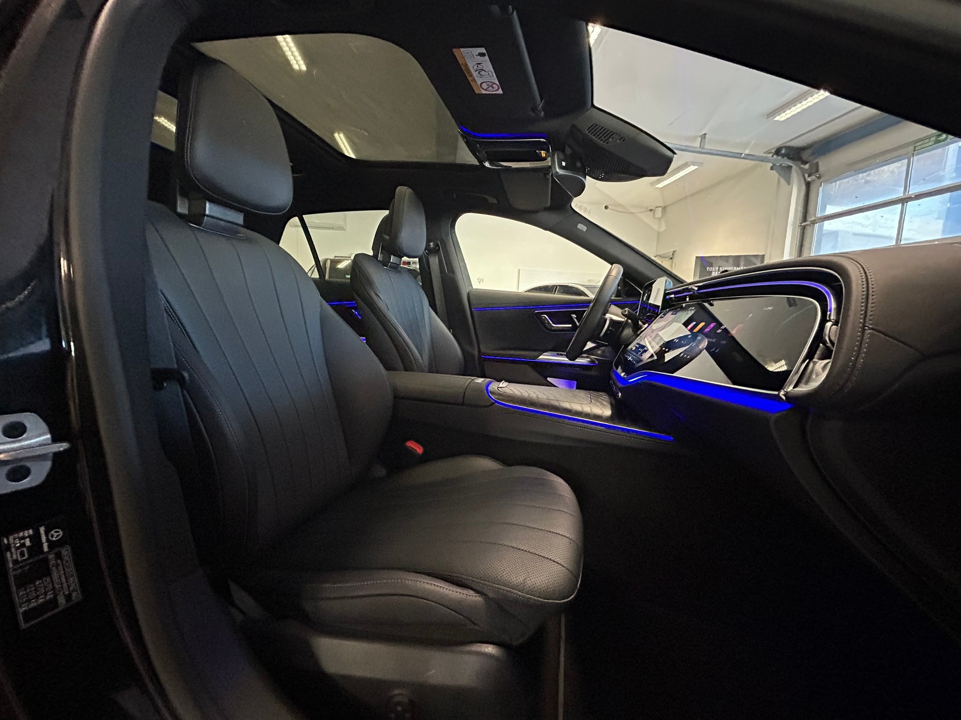 MERCEDES-BENZ E 200 T 9G-Tronic 4Matic AMG Line-image-12