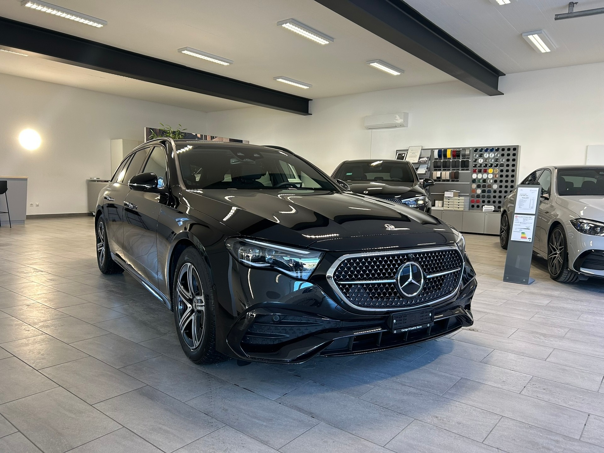 MERCEDES-BENZ E 200 T 9G-Tronic 4Matic AMG Line-image-2