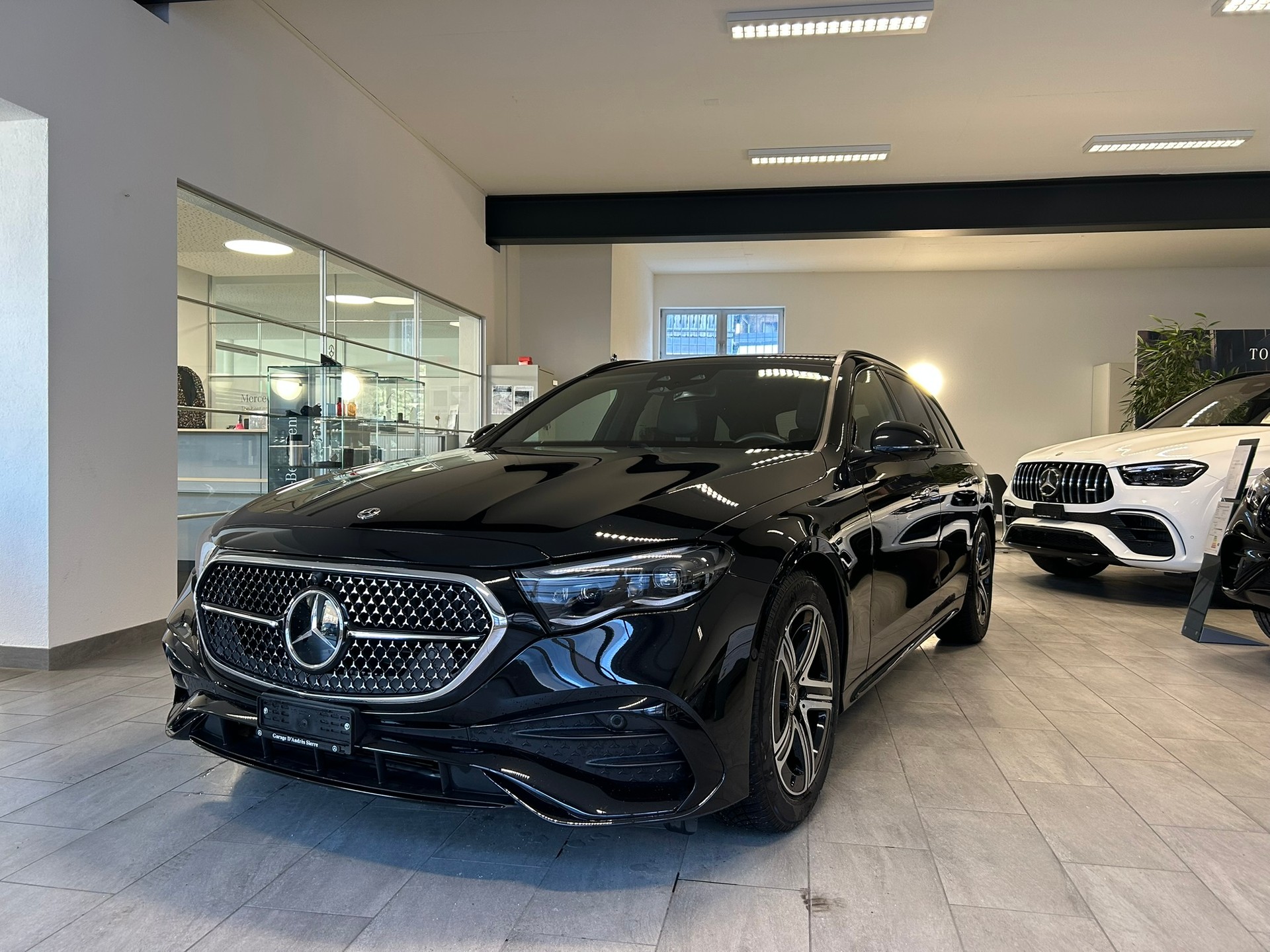 MERCEDES-BENZ E 200 T 9G-Tronic 4Matic AMG Line-image-0