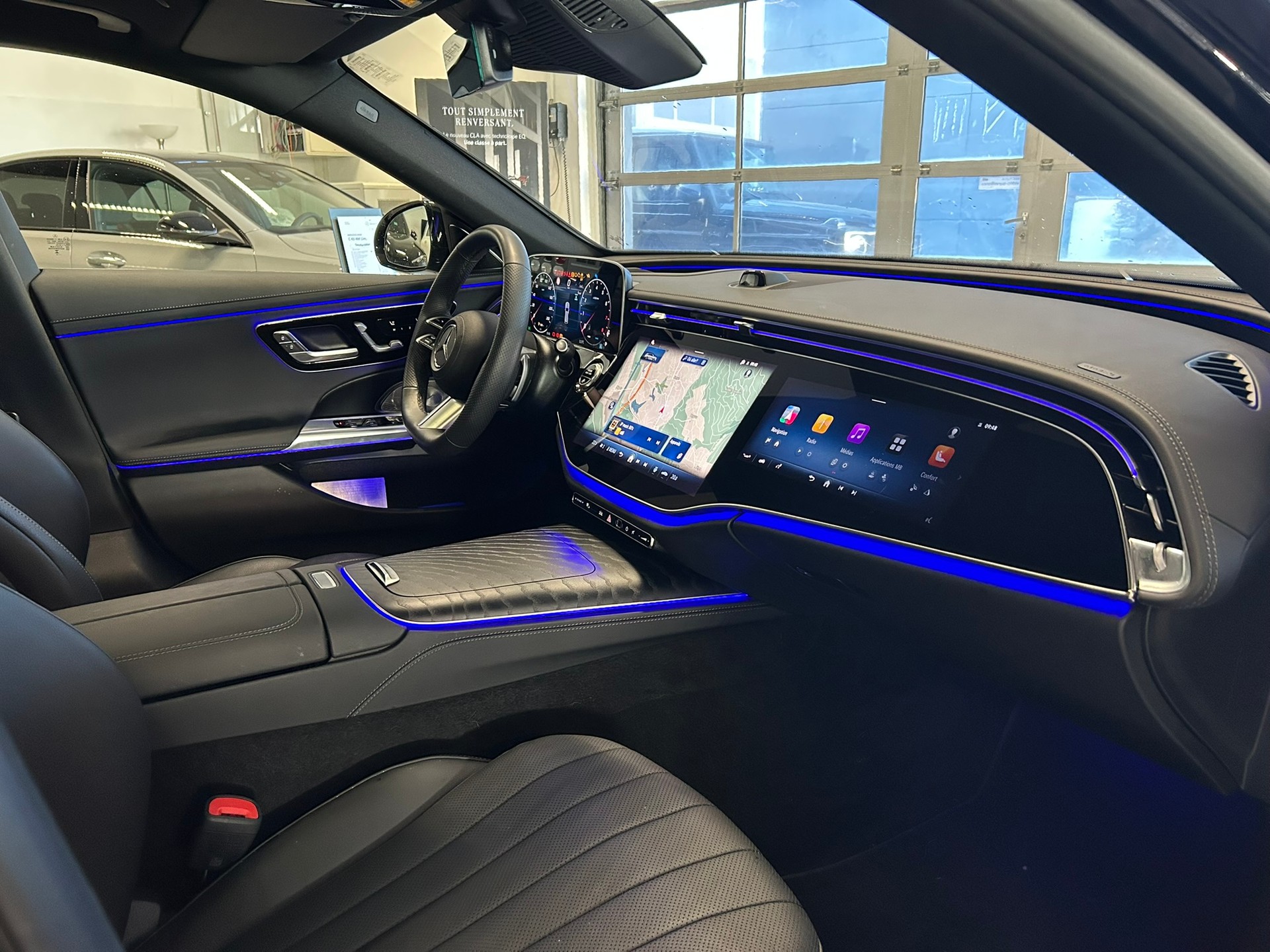 MERCEDES-BENZ E 200 T 9G-Tronic 4Matic AMG Line-image-11