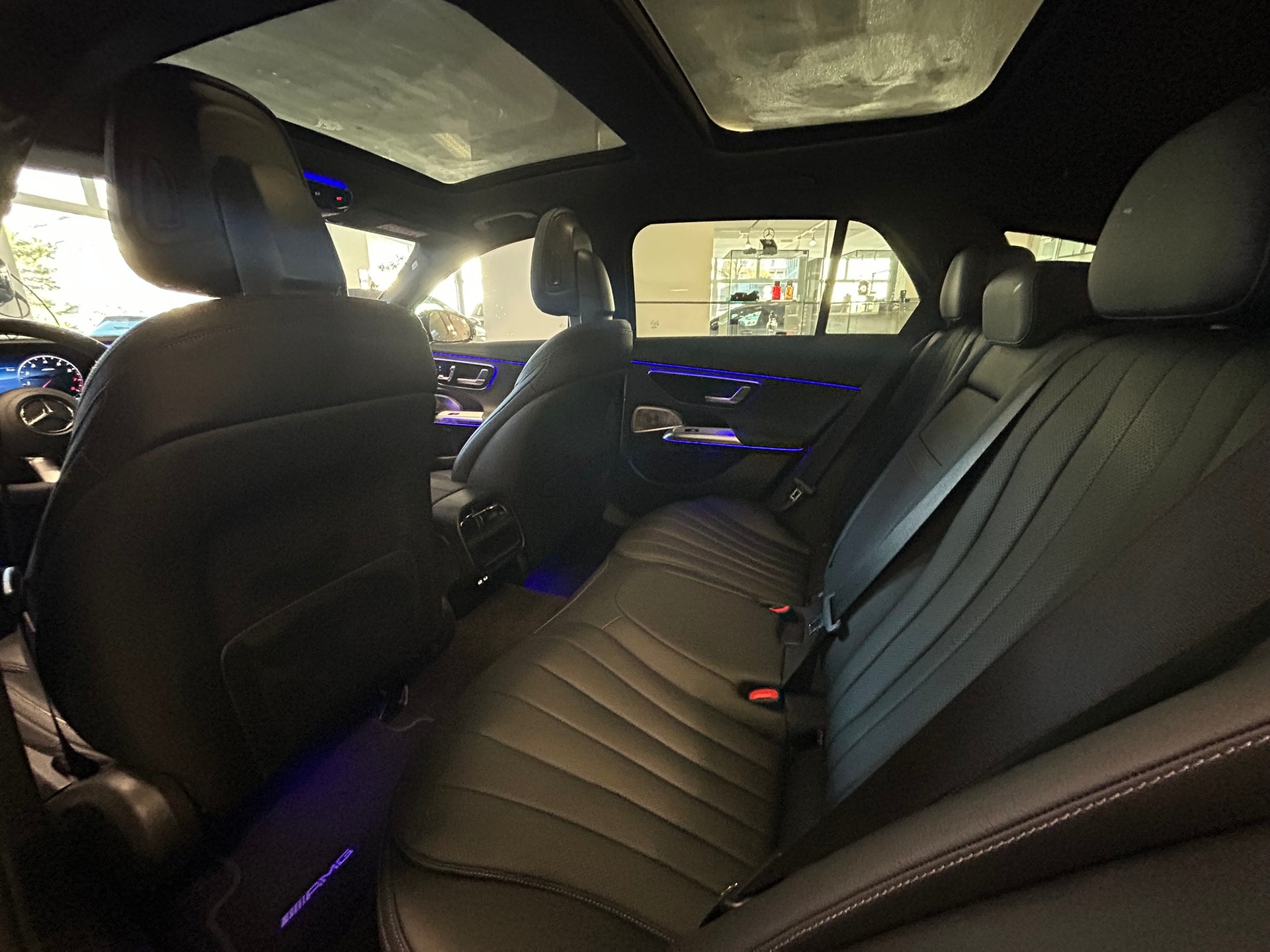 MERCEDES-BENZ E 200 T 9G-Tronic 4Matic AMG Line-image-13
